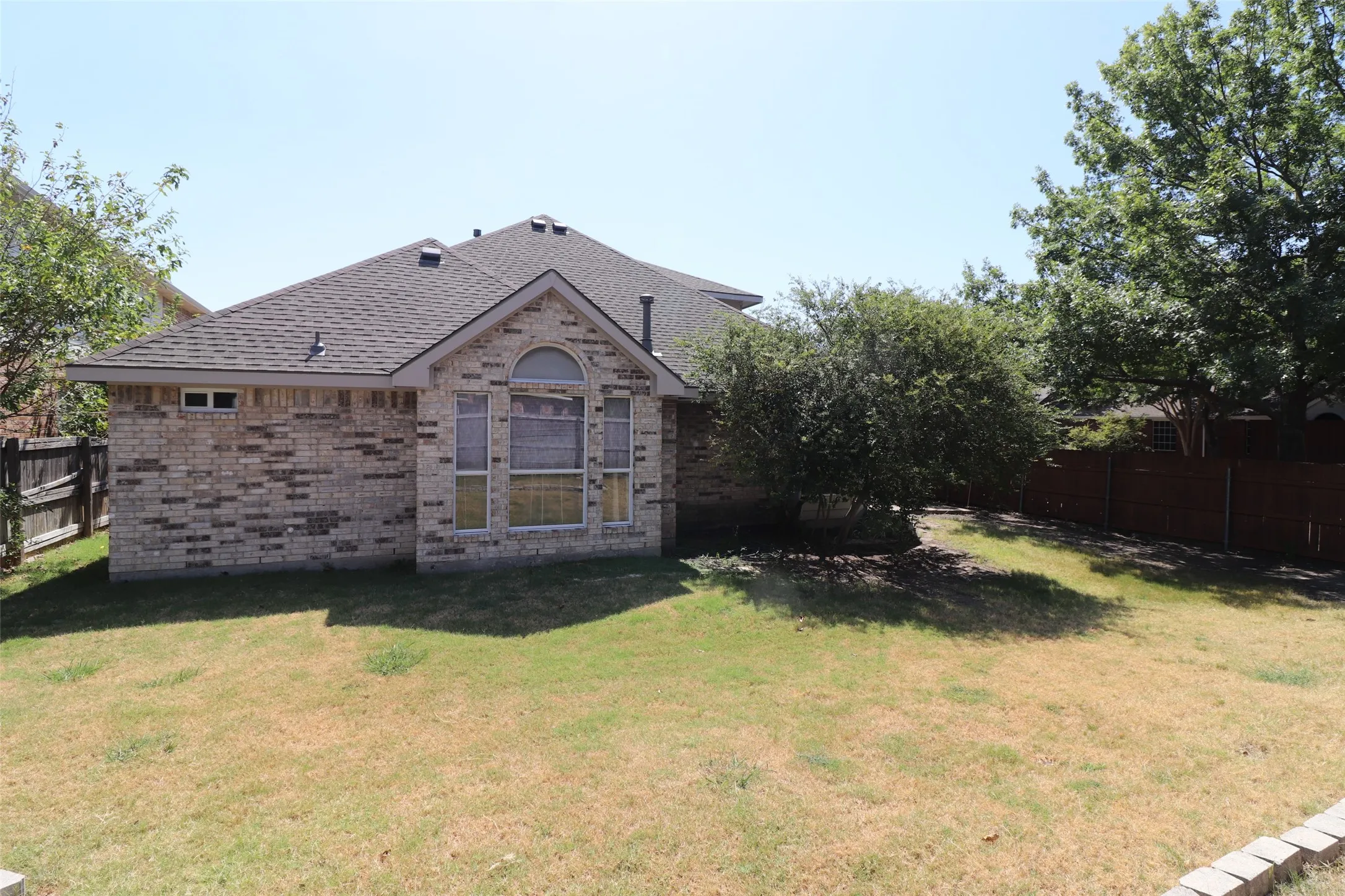 Single Family Residence For Rent in Dallas County , 7901 Stonehaven Lane, Rowlett, Texas 75089, 4 Bedroom, 2 Bathroom, 2 Garage spaces, 2,513 Sqft, built in 2000, mls#21336806, Real Estate Agent in Rowlett, Homes For Rent in Dallas county, Homes For Rent in Rowlett, Realtor in Rowlett Texas, Real Estate Brokerage Independent Realty Texas, Luminita Cordes Realtor