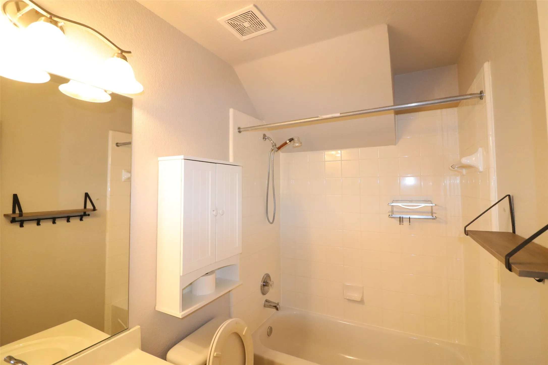 Single Family Residence For Rent in Dallas County , 7901 Stonehaven Lane, Rowlett, Texas 75089, 4 Bedroom, 2 Bathroom, 2 Garage spaces, 2,513 Sqft, built in 2000, mls#21336806, Real Estate Agent in Rowlett, Homes For Rent in Dallas county, Homes For Rent in Rowlett, Realtor in Rowlett Texas, Real Estate Brokerage Independent Realty Texas, Luminita Cordes Realtor