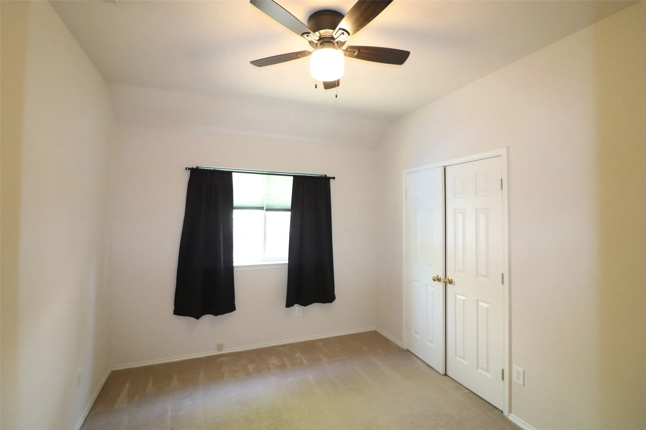 Single Family Residence For Rent in Dallas County , 7901 Stonehaven Lane, Rowlett, Texas 75089, 4 Bedroom, 2 Bathroom, 2 Garage spaces, 2,513 Sqft, built in 2000, mls#21336806, Real Estate Agent in Rowlett, Homes For Rent in Dallas county, Homes For Rent in Rowlett, Realtor in Rowlett Texas, Real Estate Brokerage Independent Realty Texas, Luminita Cordes Realtor