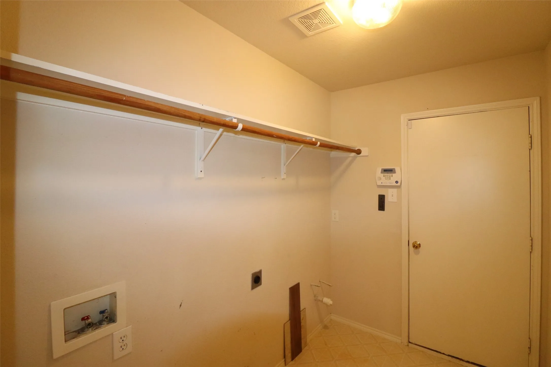 Single Family Residence For Rent in Dallas County , 7901 Stonehaven Lane, Rowlett, Texas 75089, 4 Bedroom, 2 Bathroom, 2 Garage spaces, 2,513 Sqft, built in 2000, mls#21336806, Real Estate Agent in Rowlett, Homes For Rent in Dallas county, Homes For Rent in Rowlett, Realtor in Rowlett Texas, Real Estate Brokerage Independent Realty Texas, Luminita Cordes Realtor