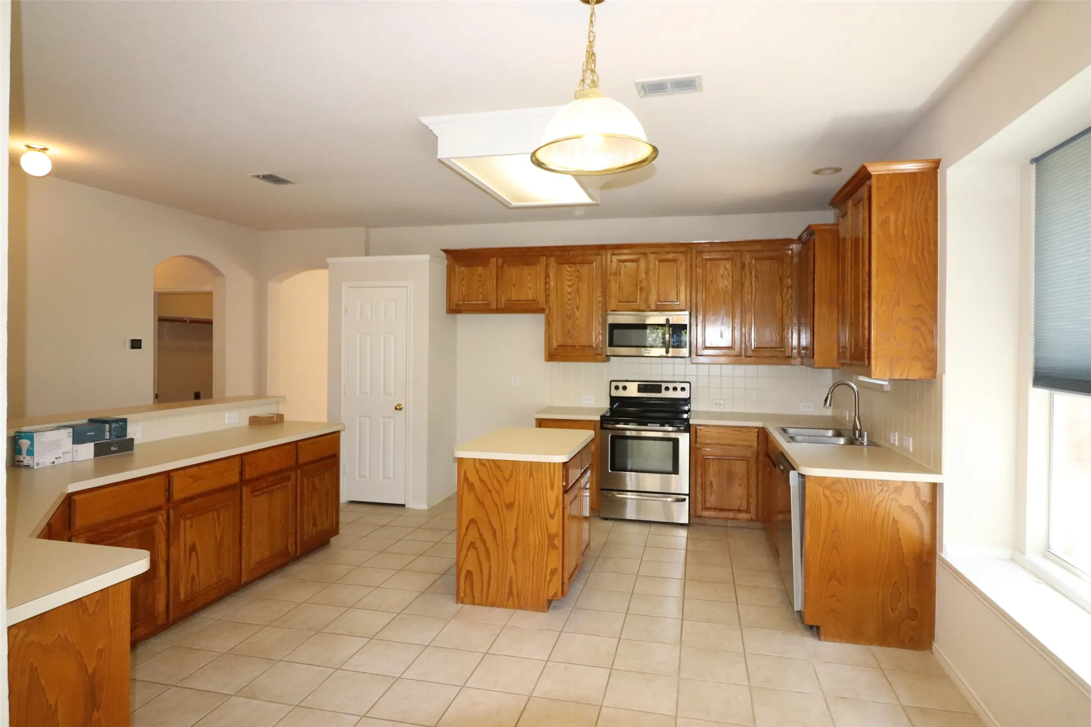 Single Family Residence For Rent in Dallas County , 7901 Stonehaven Lane, Rowlett, Texas 75089, 4 Bedroom, 2 Bathroom, 2 Garage spaces, 2,513 Sqft, built in 2000, mls#21336806, Real Estate Agent in Rowlett, Homes For Rent in Dallas county, Homes For Rent in Rowlett, Realtor in Rowlett Texas, Real Estate Brokerage Independent Realty Texas, Luminita Cordes Realtor
