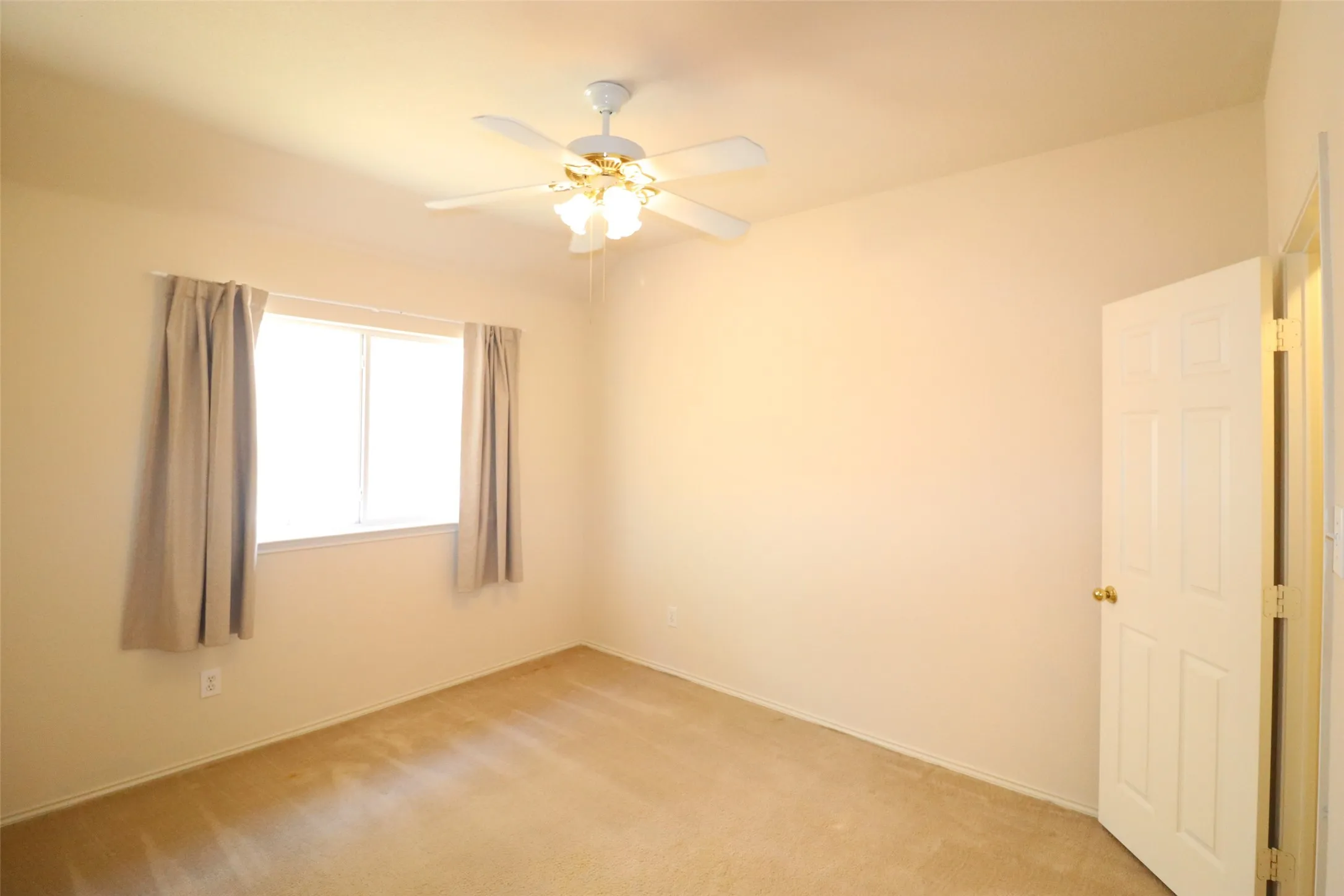 Single Family Residence For Rent in Dallas County , 7901 Stonehaven Lane, Rowlett, Texas 75089, 4 Bedroom, 2 Bathroom, 2 Garage spaces, 2,513 Sqft, built in 2000, mls#21336806, Real Estate Agent in Rowlett, Homes For Rent in Dallas county, Homes For Rent in Rowlett, Realtor in Rowlett Texas, Real Estate Brokerage Independent Realty Texas, Luminita Cordes Realtor