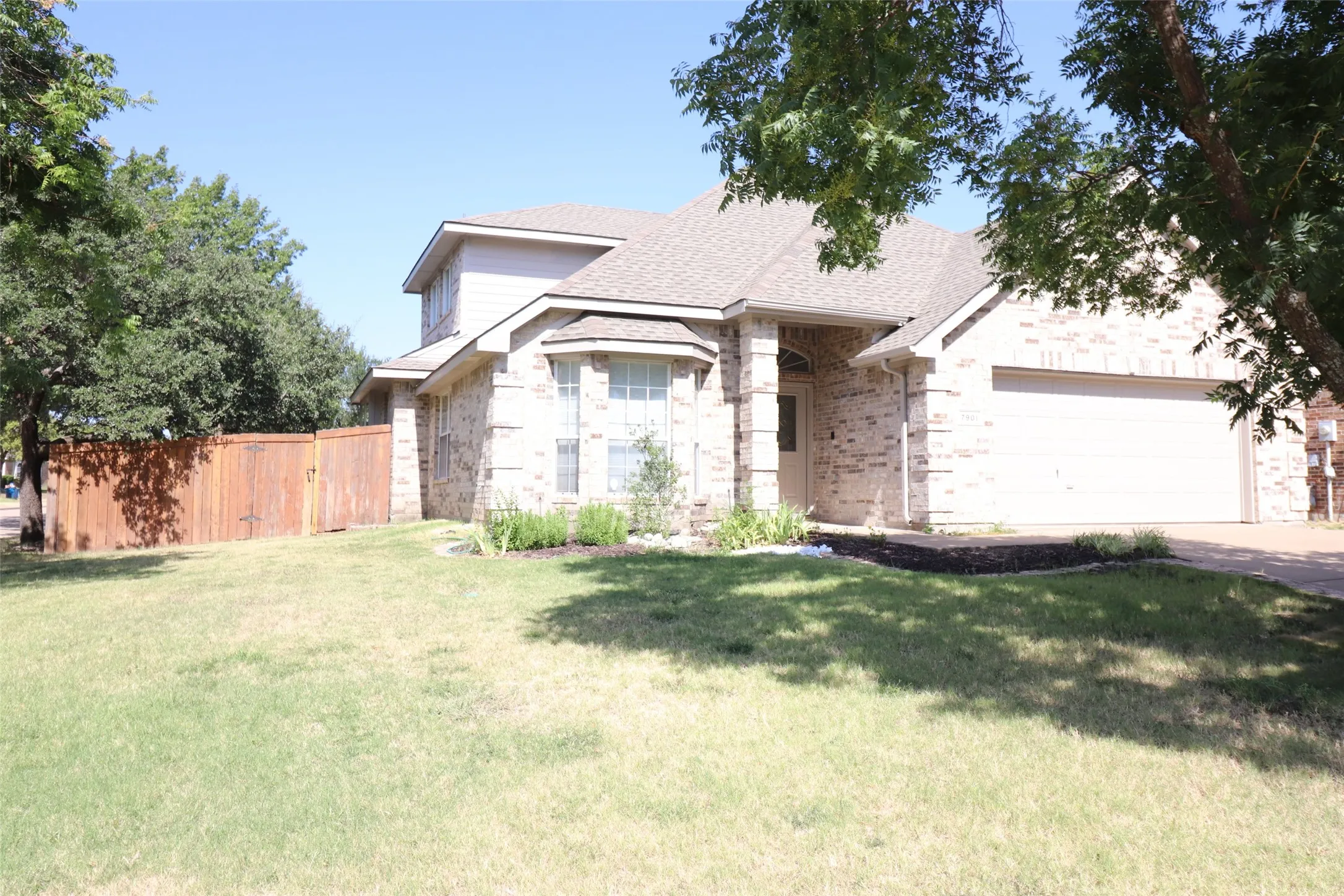 Single Family Residence For Rent in Dallas County , 7901 Stonehaven Lane, Rowlett, Texas 75089, 4 Bedroom, 2 Bathroom, 2 Garage spaces, 2,513 Sqft, built in 2000, mls#21336806, Real Estate Agent in Rowlett, Homes For Rent in Dallas county, Homes For Rent in Rowlett, Realtor in Rowlett Texas, Real Estate Brokerage Independent Realty Texas, Luminita Cordes Realtor
