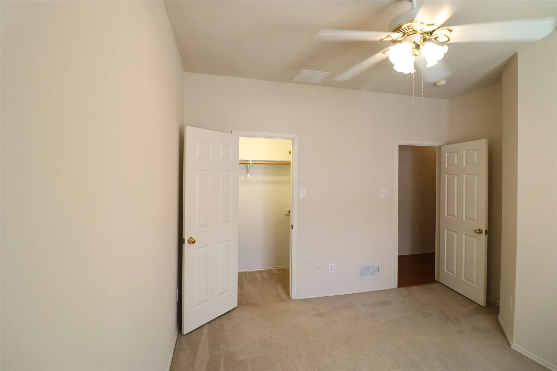 Single Family Residence For Rent in Dallas County , 7901 Stonehaven Lane, Rowlett, Texas 75089, 4 Bedroom, 2 Bathroom, 2 Garage spaces, 2,513 Sqft, built in 2000, mls#21336806, Real Estate Agent in Rowlett, Homes For Rent in Dallas county, Homes For Rent in Rowlett, Realtor in Rowlett Texas, Real Estate Brokerage Independent Realty Texas, Luminita Cordes Realtor