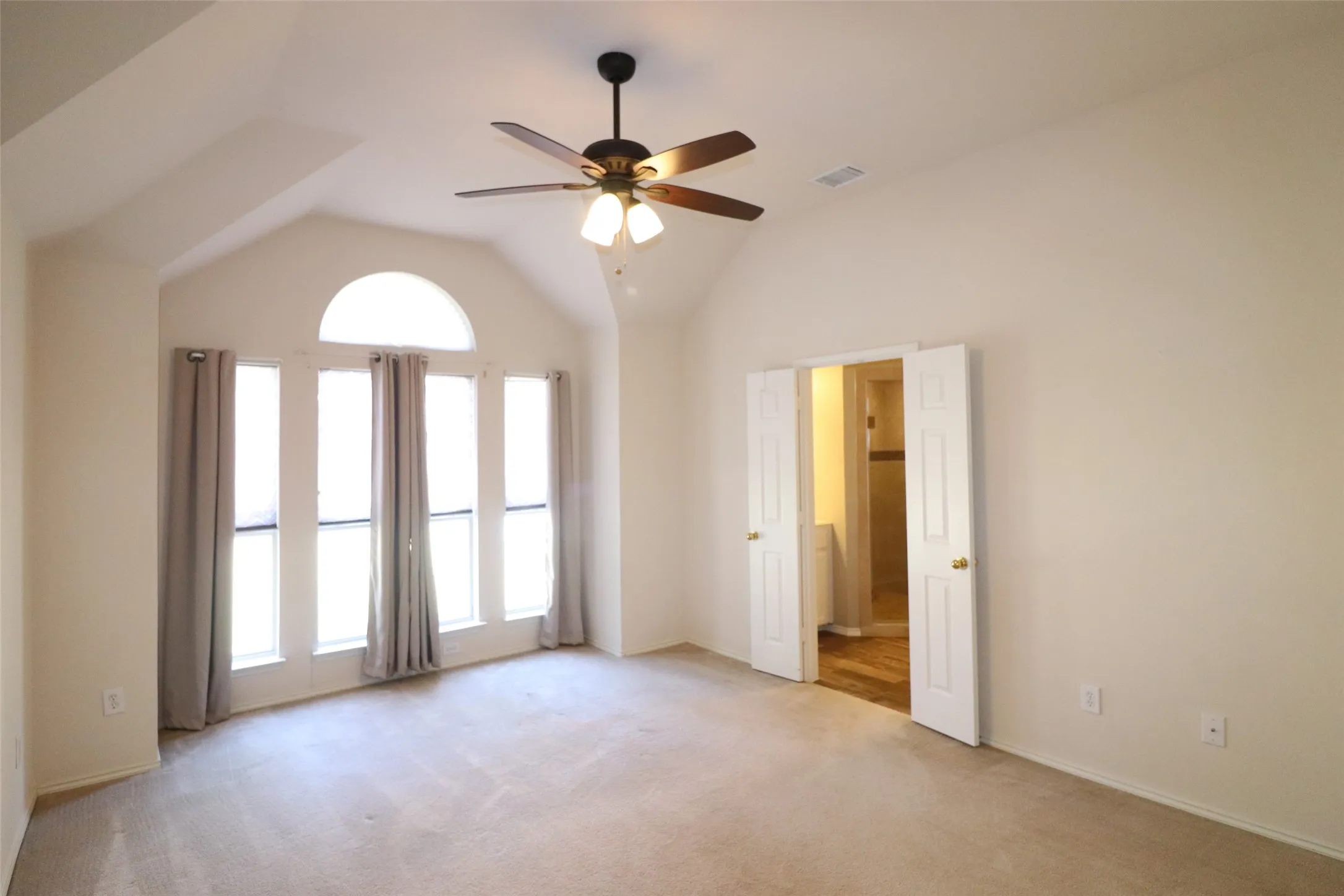 Single Family Residence For Rent in Dallas County , 7901 Stonehaven Lane, Rowlett, Texas 75089, 4 Bedroom, 2 Bathroom, 2 Garage spaces, 2,513 Sqft, built in 2000, mls#21336806, Real Estate Agent in Rowlett, Homes For Rent in Dallas county, Homes For Rent in Rowlett, Realtor in Rowlett Texas, Real Estate Brokerage Independent Realty Texas, Luminita Cordes Realtor