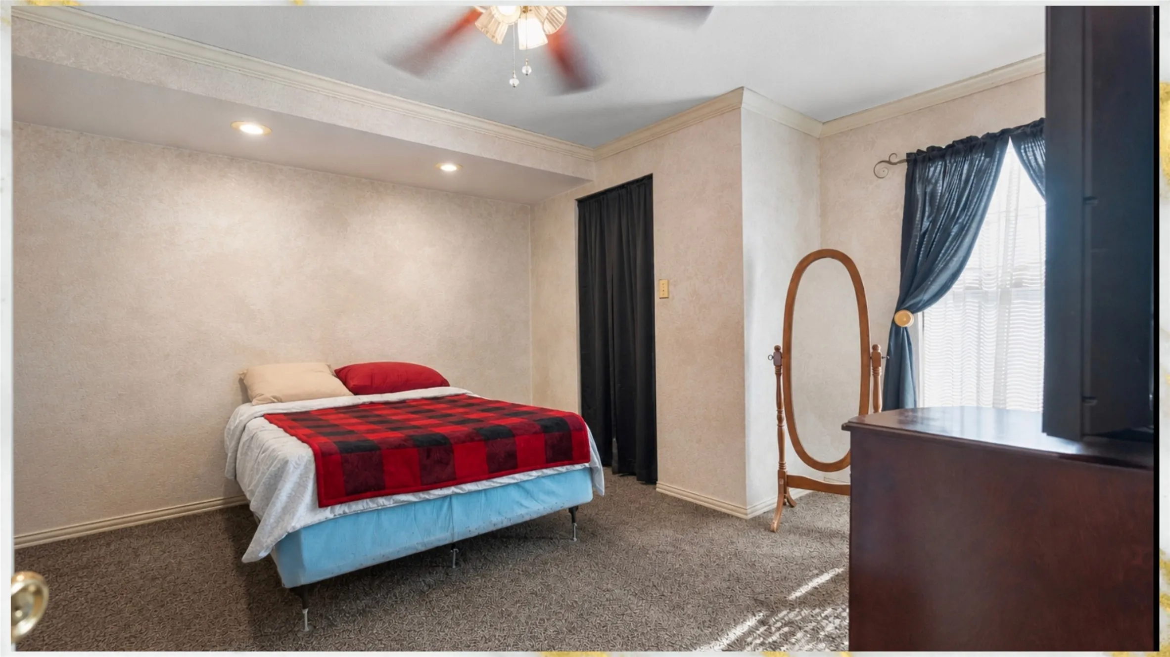 Carpeted flooring, recessed lighting, crown molding, ceiling fan, and window with blinds