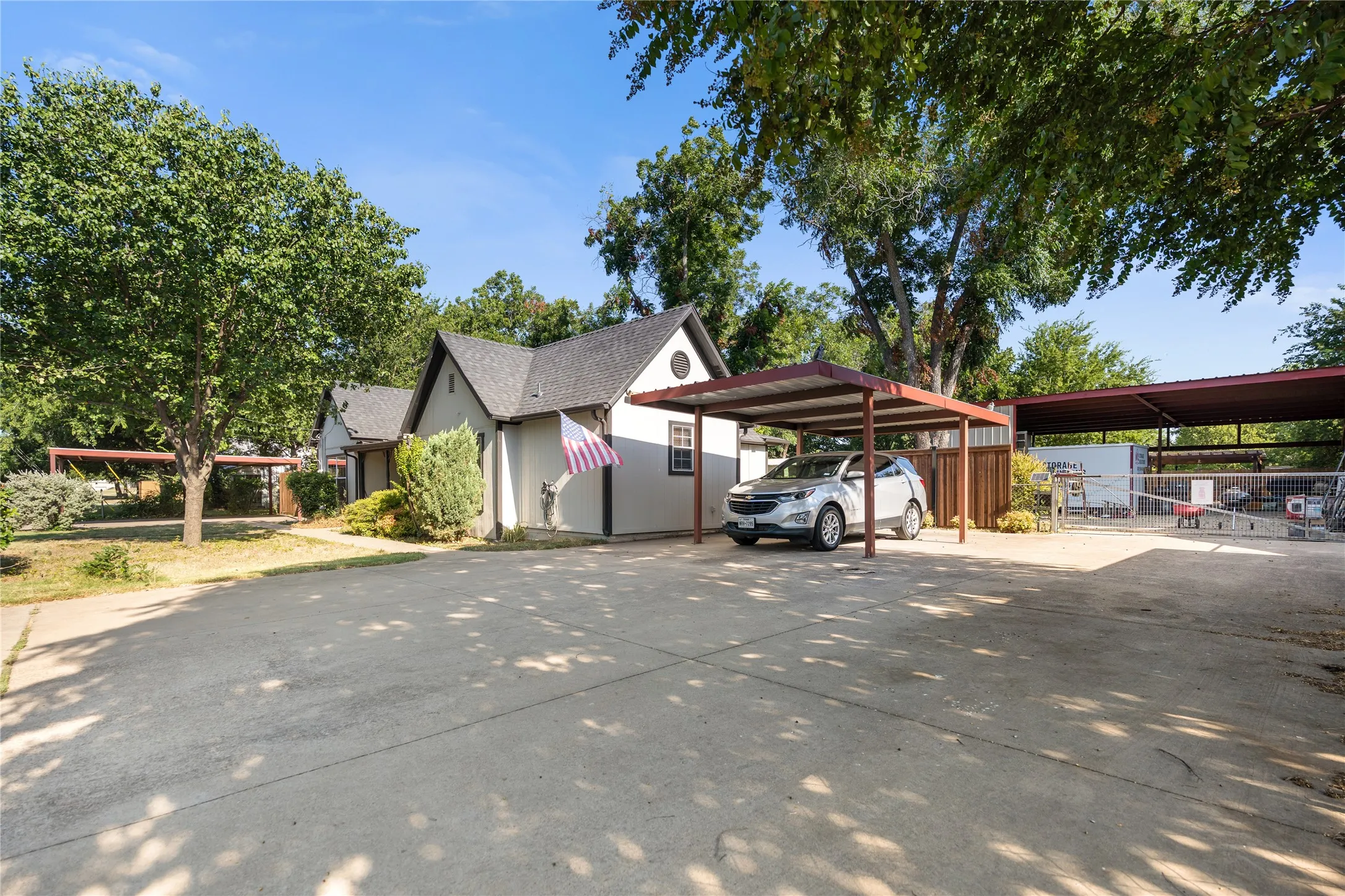 Single Family Residence For Sale in Parker County , 314 W 4th Street, Weatherford, Texas 76086, 3 Bedroom, 2 Bathroom, Garage spaces, 1,355 Sqft, built in 1950, mls#21359014, Real Estate Agent in Weatherford, Homes For Sale in Parker county, Homes For Sale in Weatherford, Realtor in Weatherford Texas, Real Estate Brokerage Independent Realty Texas, Luminita Cordes Realtor