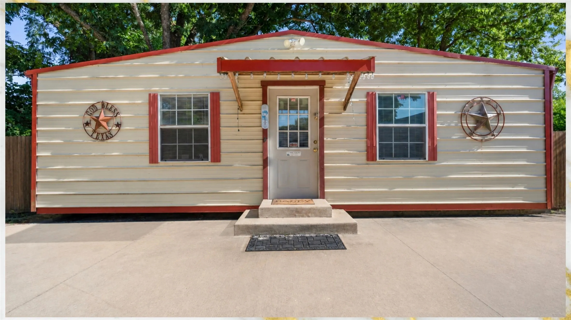 Single Family Residence For Sale in Parker County , 314 W 4th Street, Weatherford, Texas 76086, 3 Bedroom, 2 Bathroom, Garage spaces, 1,355 Sqft, built in 1950, mls#21359014, Real Estate Agent in Weatherford, Homes For Sale in Parker county, Homes For Sale in Weatherford, Realtor in Weatherford Texas, Real Estate Brokerage Independent Realty Texas, Luminita Cordes Realtor