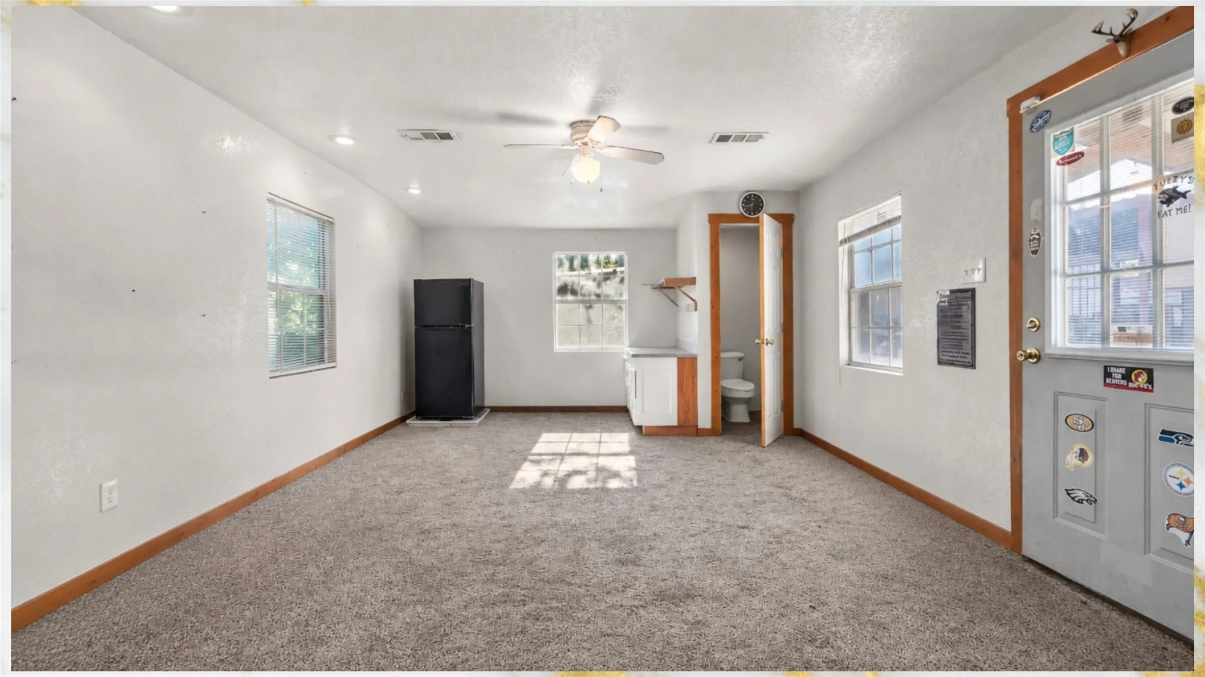 Single Family Residence For Sale in Parker County , 314 W 4th Street, Weatherford, Texas 76086, 3 Bedroom, 2 Bathroom, Garage spaces, 1,355 Sqft, built in 1950, mls#21359014, Real Estate Agent in Weatherford, Homes For Sale in Parker county, Homes For Sale in Weatherford, Realtor in Weatherford Texas, Real Estate Brokerage Independent Realty Texas, Luminita Cordes Realtor
