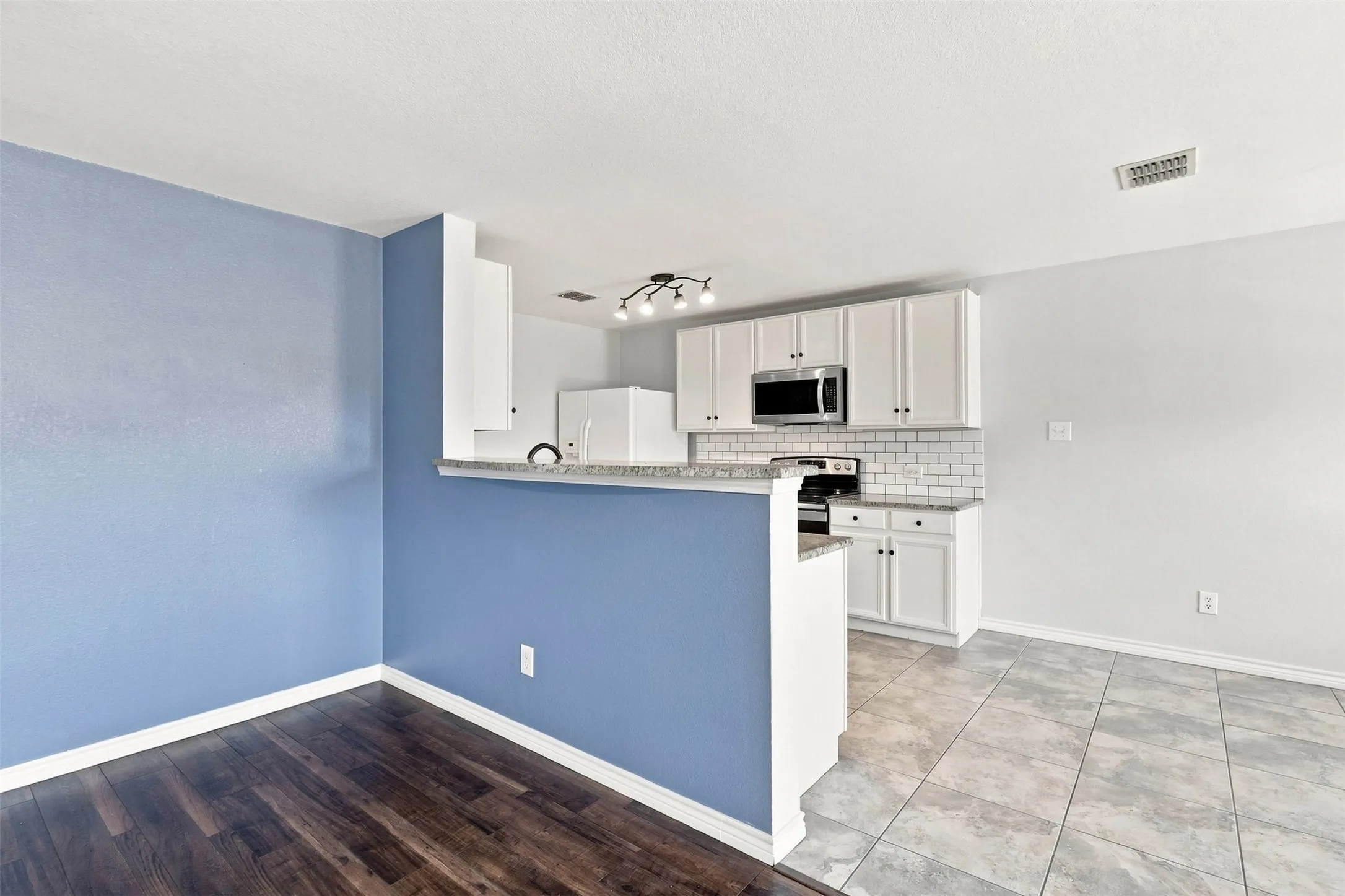 Single Family Residence For Sale in Collin County , 1217 Bellevue Drive, Princeton, Texas 75407, 3 Bedroom, 2 Bathroom, 2 Garage spaces, 1,439 Sqft, built in 2006, mls#21355267, Real Estate Agent in Princeton, Homes For Sale in Collin county, Homes For Sale in Princeton, Realtor in Princeton Texas, Real Estate Brokerage Independent Realty Texas, Luminita Cordes Realtor