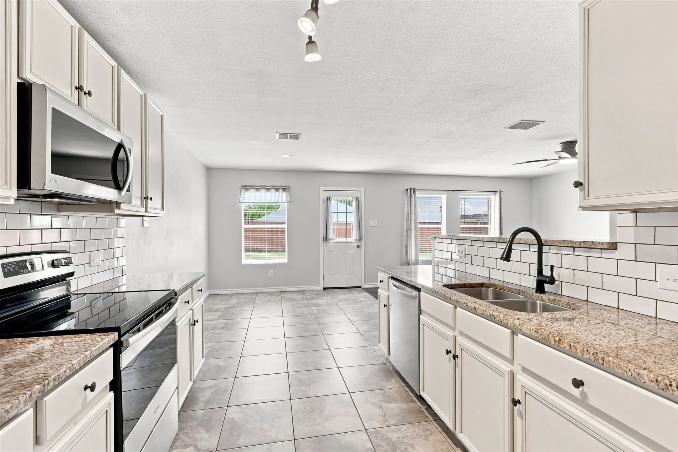 Single Family Residence For Sale in Collin County , 1217 Bellevue Drive, Princeton, Texas 75407, 3 Bedroom, 2 Bathroom, 2 Garage spaces, 1,439 Sqft, built in 2006, mls#21355267, Real Estate Agent in Princeton, Homes For Sale in Collin county, Homes For Sale in Princeton, Realtor in Princeton Texas, Real Estate Brokerage Independent Realty Texas, Luminita Cordes Realtor