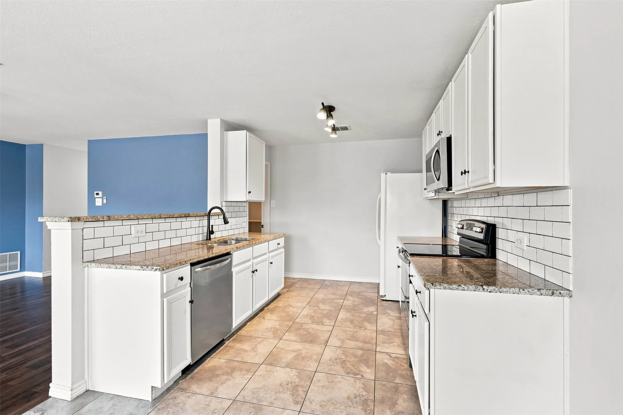 Single Family Residence For Sale in Collin County , 1217 Bellevue Drive, Princeton, Texas 75407, 3 Bedroom, 2 Bathroom, 2 Garage spaces, 1,439 Sqft, built in 2006, mls#21355267, Real Estate Agent in Princeton, Homes For Sale in Collin county, Homes For Sale in Princeton, Realtor in Princeton Texas, Real Estate Brokerage Independent Realty Texas, Luminita Cordes Realtor