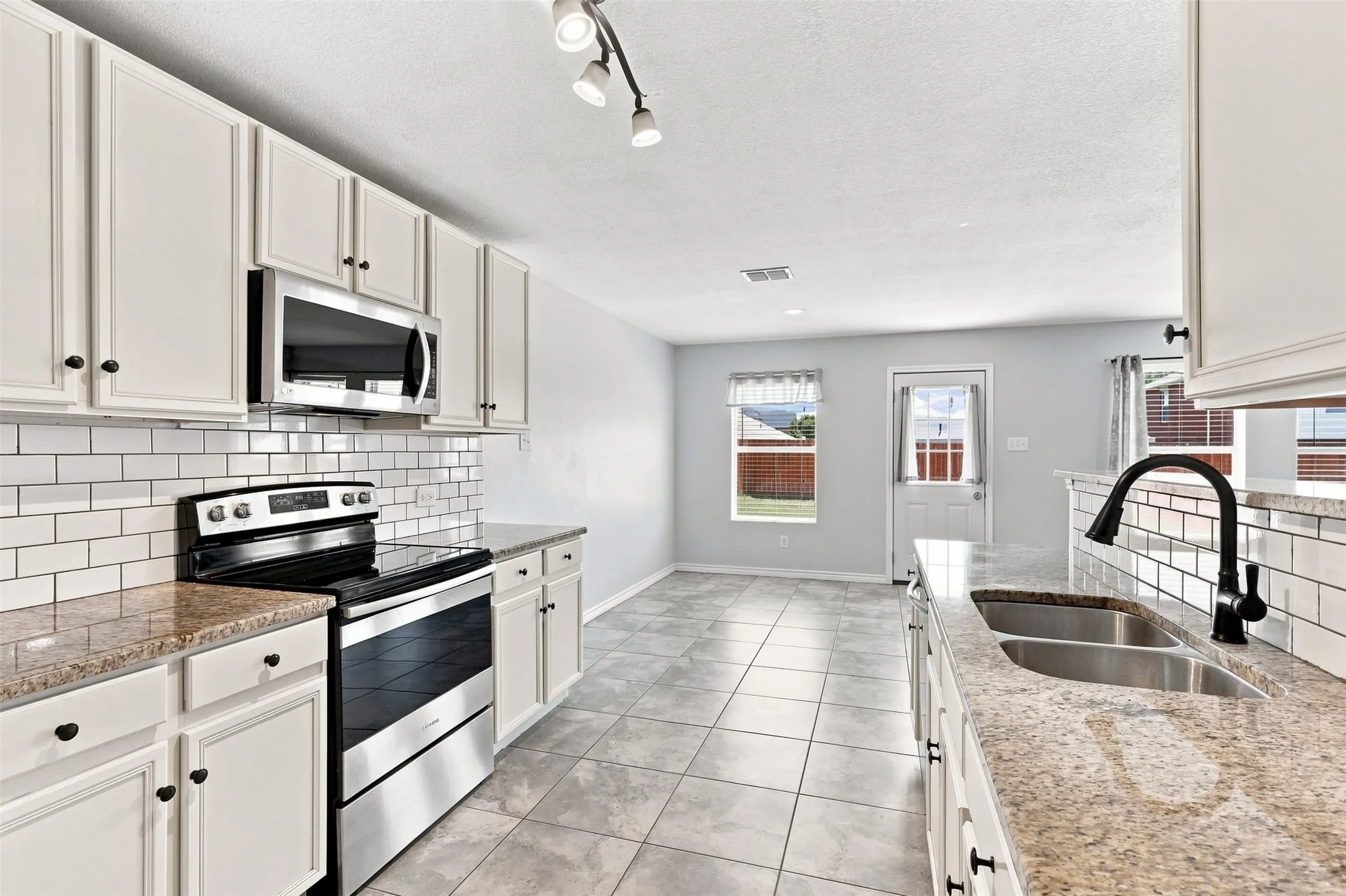 Single Family Residence For Sale in Collin County , 1217 Bellevue Drive, Princeton, Texas 75407, 3 Bedroom, 2 Bathroom, 2 Garage spaces, 1,439 Sqft, built in 2006, mls#21355267, Real Estate Agent in Princeton, Homes For Sale in Collin county, Homes For Sale in Princeton, Realtor in Princeton Texas, Real Estate Brokerage Independent Realty Texas, Luminita Cordes Realtor