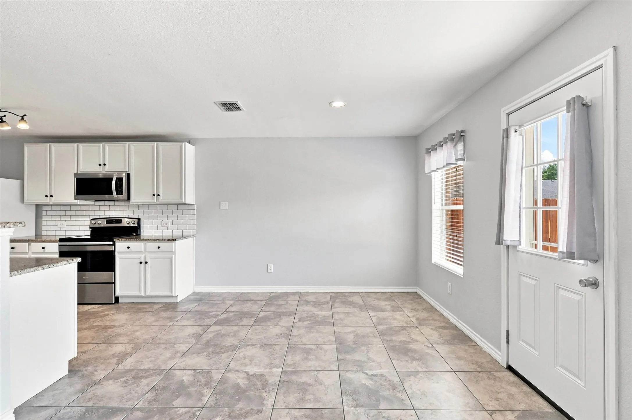 Single Family Residence For Sale in Collin County , 1217 Bellevue Drive, Princeton, Texas 75407, 3 Bedroom, 2 Bathroom, 2 Garage spaces, 1,439 Sqft, built in 2006, mls#21355267, Real Estate Agent in Princeton, Homes For Sale in Collin county, Homes For Sale in Princeton, Realtor in Princeton Texas, Real Estate Brokerage Independent Realty Texas, Luminita Cordes Realtor