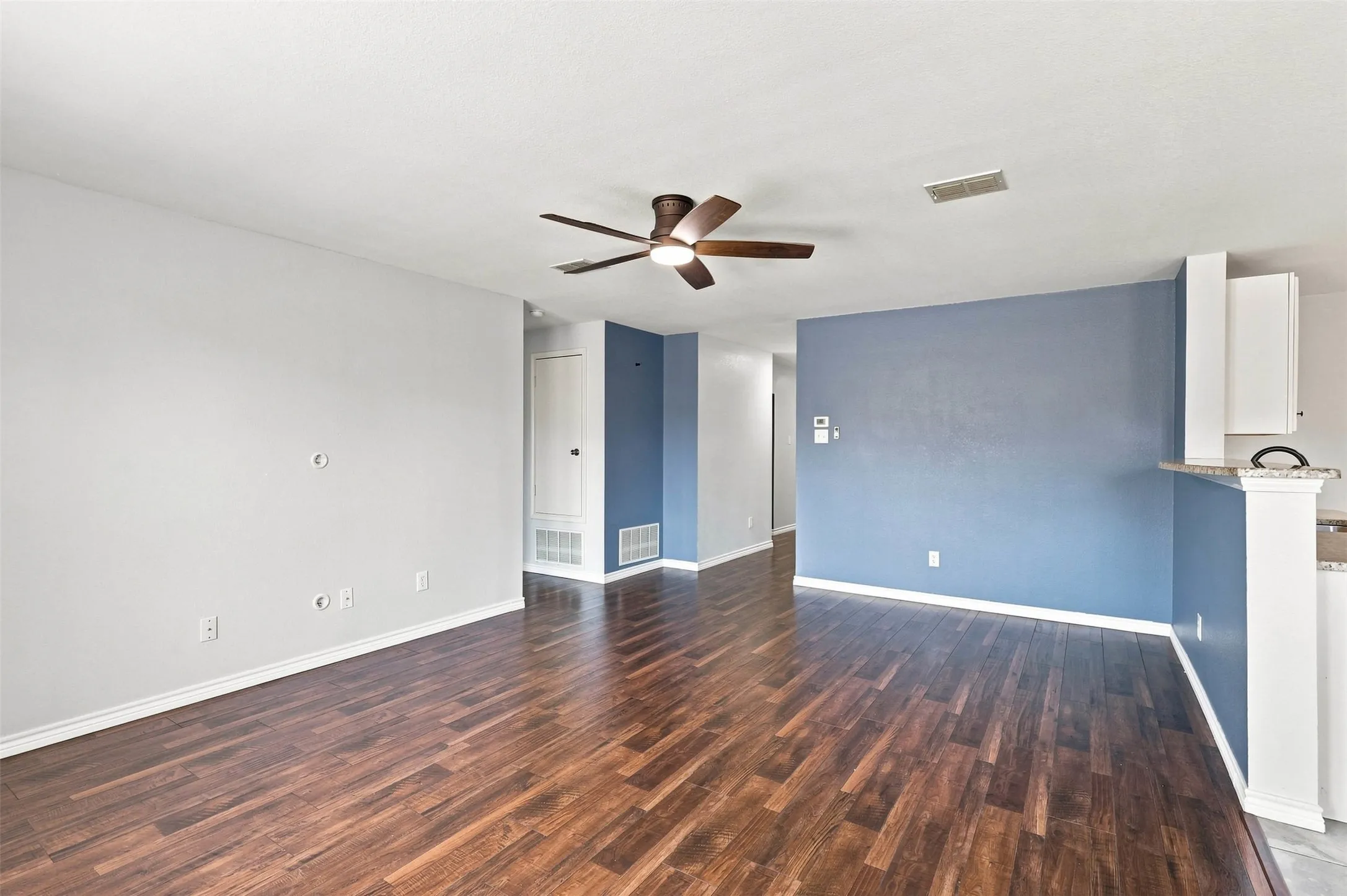 Single Family Residence For Sale in Collin County , 1217 Bellevue Drive, Princeton, Texas 75407, 3 Bedroom, 2 Bathroom, 2 Garage spaces, 1,439 Sqft, built in 2006, mls#21355267, Real Estate Agent in Princeton, Homes For Sale in Collin county, Homes For Sale in Princeton, Realtor in Princeton Texas, Real Estate Brokerage Independent Realty Texas, Luminita Cordes Realtor