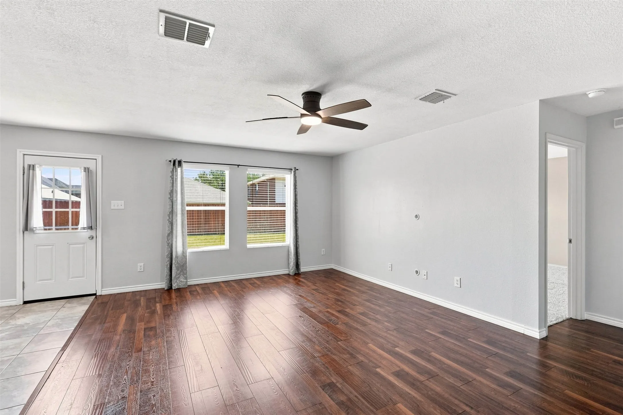 Single Family Residence For Sale in Collin County , 1217 Bellevue Drive, Princeton, Texas 75407, 3 Bedroom, 2 Bathroom, 2 Garage spaces, 1,439 Sqft, built in 2006, mls#21355267, Real Estate Agent in Princeton, Homes For Sale in Collin county, Homes For Sale in Princeton, Realtor in Princeton Texas, Real Estate Brokerage Independent Realty Texas, Luminita Cordes Realtor