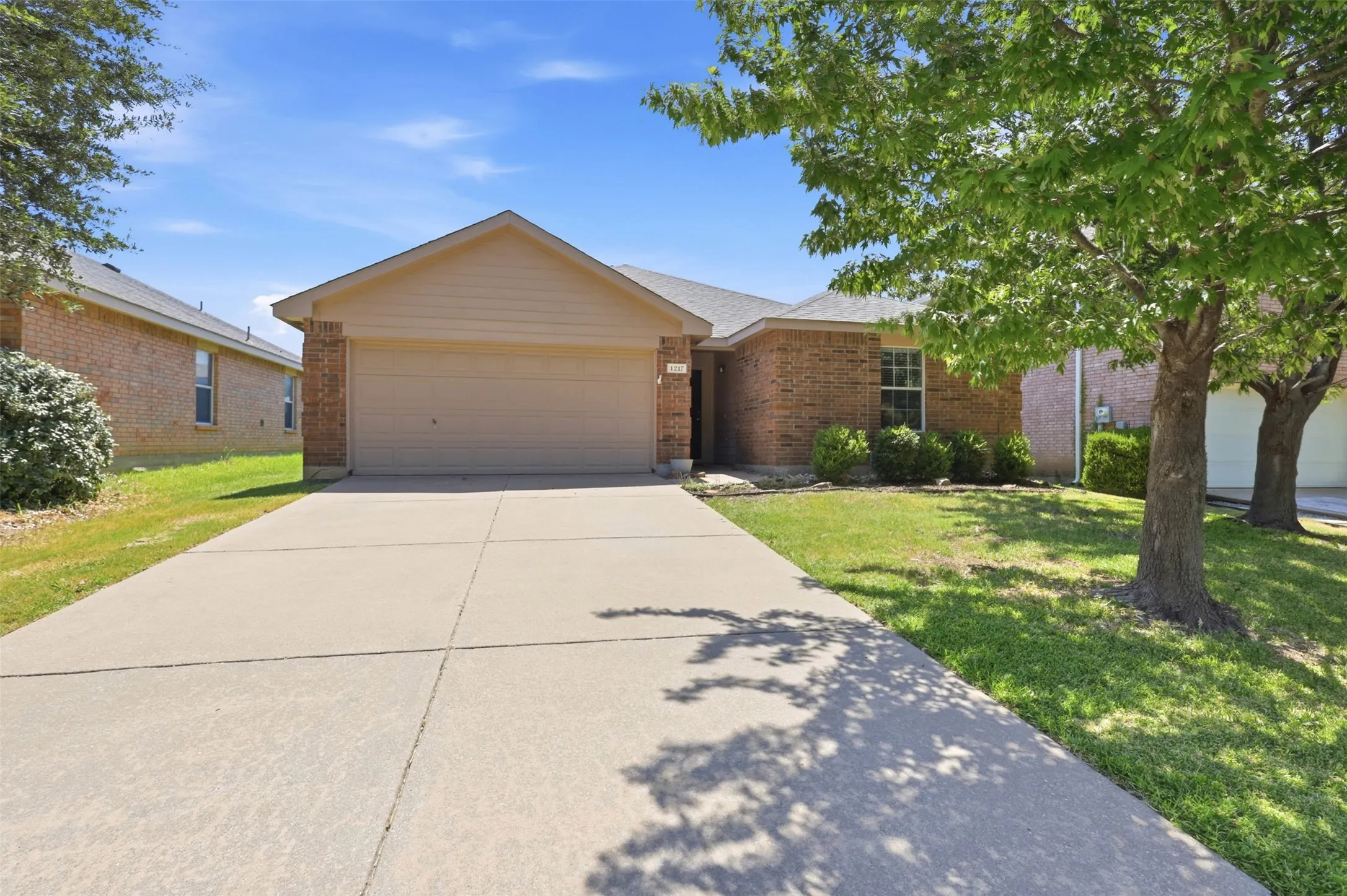 Single Family Residence For Sale in Collin County , 1217 Bellevue Drive, Princeton, Texas 75407, 3 Bedroom, 2 Bathroom, 2 Garage spaces, 1,439 Sqft, built in 2006, mls#21355267, Real Estate Agent in Princeton, Homes For Sale in Collin county, Homes For Sale in Princeton, Realtor in Princeton Texas, Real Estate Brokerage Independent Realty Texas, Luminita Cordes Realtor