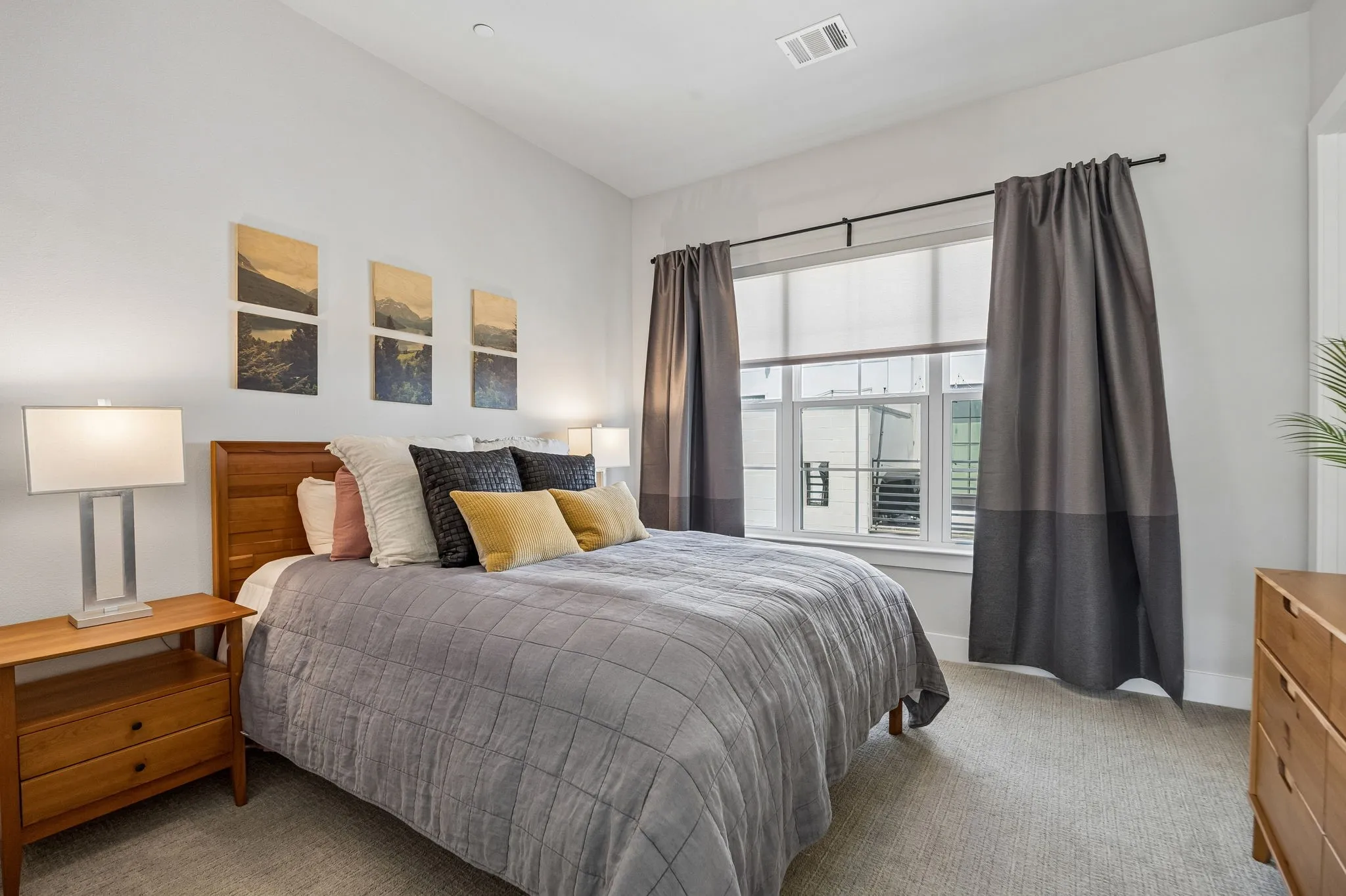 Condominium For Sale in Dallas County , 3200 Ross Avenue 37, Dallas, Texas 75204, 3 Bedroom, 4 Bathroom, 2 Garage spaces, 2,425 Sqft, built in 2017, mls#21356269, Real Estate Agent in Dallas, Homes For Sale in Dallas county, Homes For Sale in Dallas, Realtor in Dallas Texas, Real Estate Brokerage Independent Realty Texas, Luminita Cordes Realtor