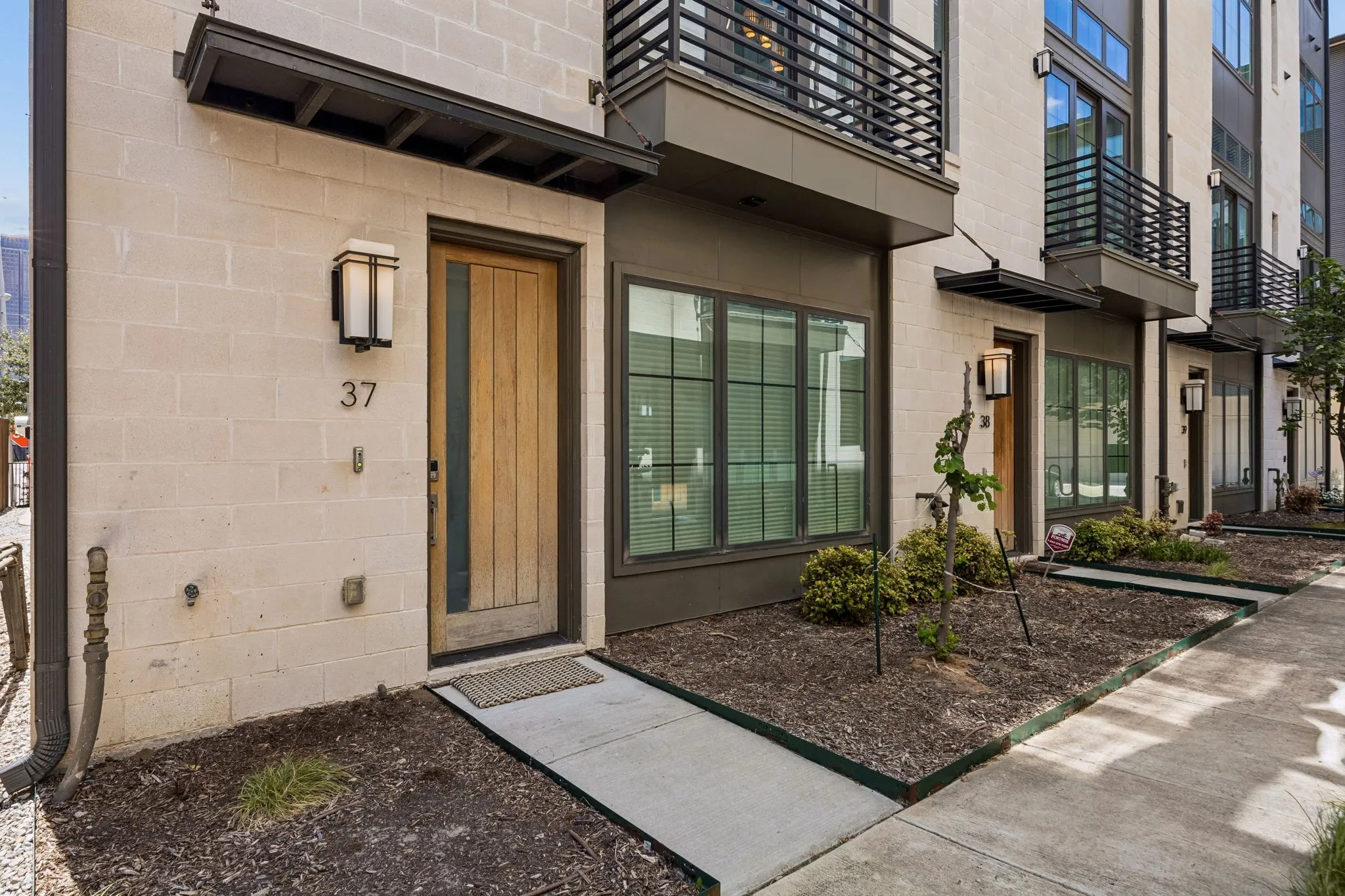 Condominium For Sale in Dallas County , 3200 Ross Avenue 37, Dallas, Texas 75204, 3 Bedroom, 4 Bathroom, 2 Garage spaces, 2,425 Sqft, built in 2017, mls#21356269, Real Estate Agent in Dallas, Homes For Sale in Dallas county, Homes For Sale in Dallas, Realtor in Dallas Texas, Real Estate Brokerage Independent Realty Texas, Luminita Cordes Realtor