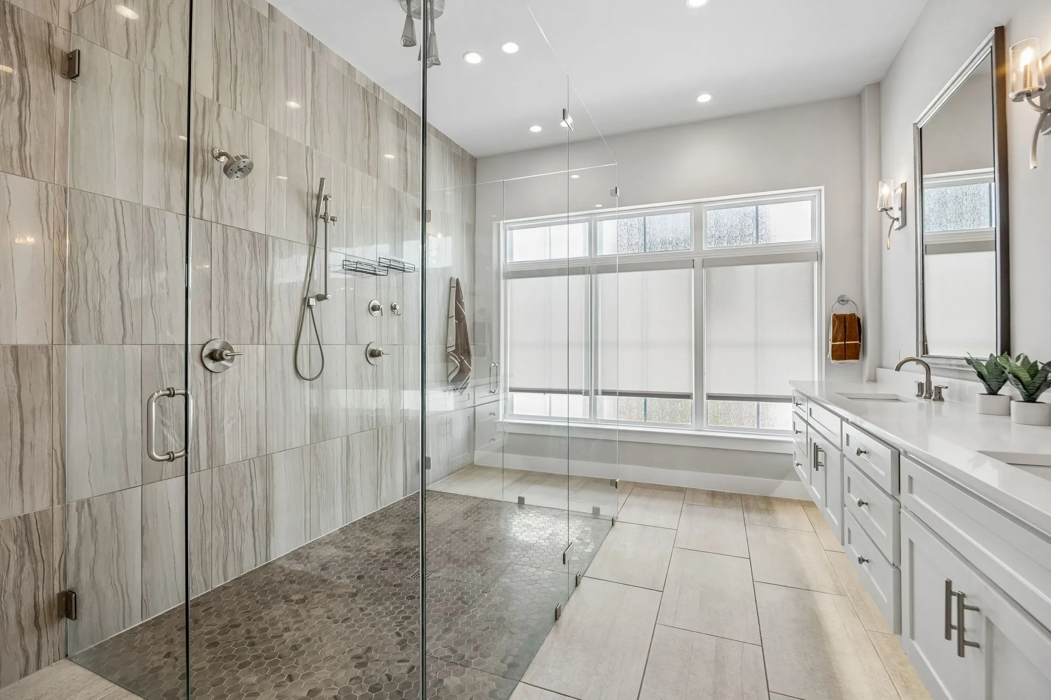 Condominium For Sale in Dallas County , 3200 Ross Avenue 37, Dallas, Texas 75204, 3 Bedroom, 4 Bathroom, 2 Garage spaces, 2,425 Sqft, built in 2017, mls#21356269, Real Estate Agent in Dallas, Homes For Sale in Dallas county, Homes For Sale in Dallas, Realtor in Dallas Texas, Real Estate Brokerage Independent Realty Texas, Luminita Cordes Realtor
