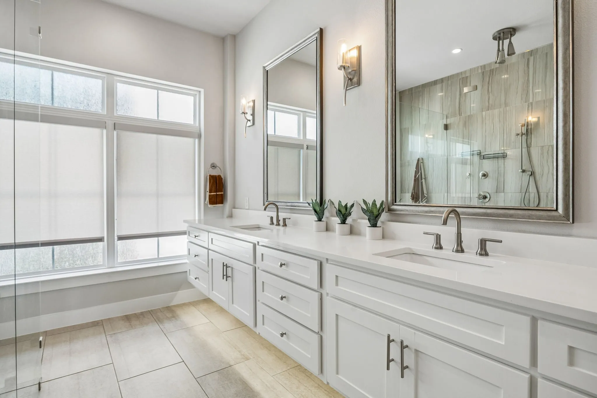Condominium For Sale in Dallas County , 3200 Ross Avenue 37, Dallas, Texas 75204, 3 Bedroom, 4 Bathroom, 2 Garage spaces, 2,425 Sqft, built in 2017, mls#21356269, Real Estate Agent in Dallas, Homes For Sale in Dallas county, Homes For Sale in Dallas, Realtor in Dallas Texas, Real Estate Brokerage Independent Realty Texas, Luminita Cordes Realtor