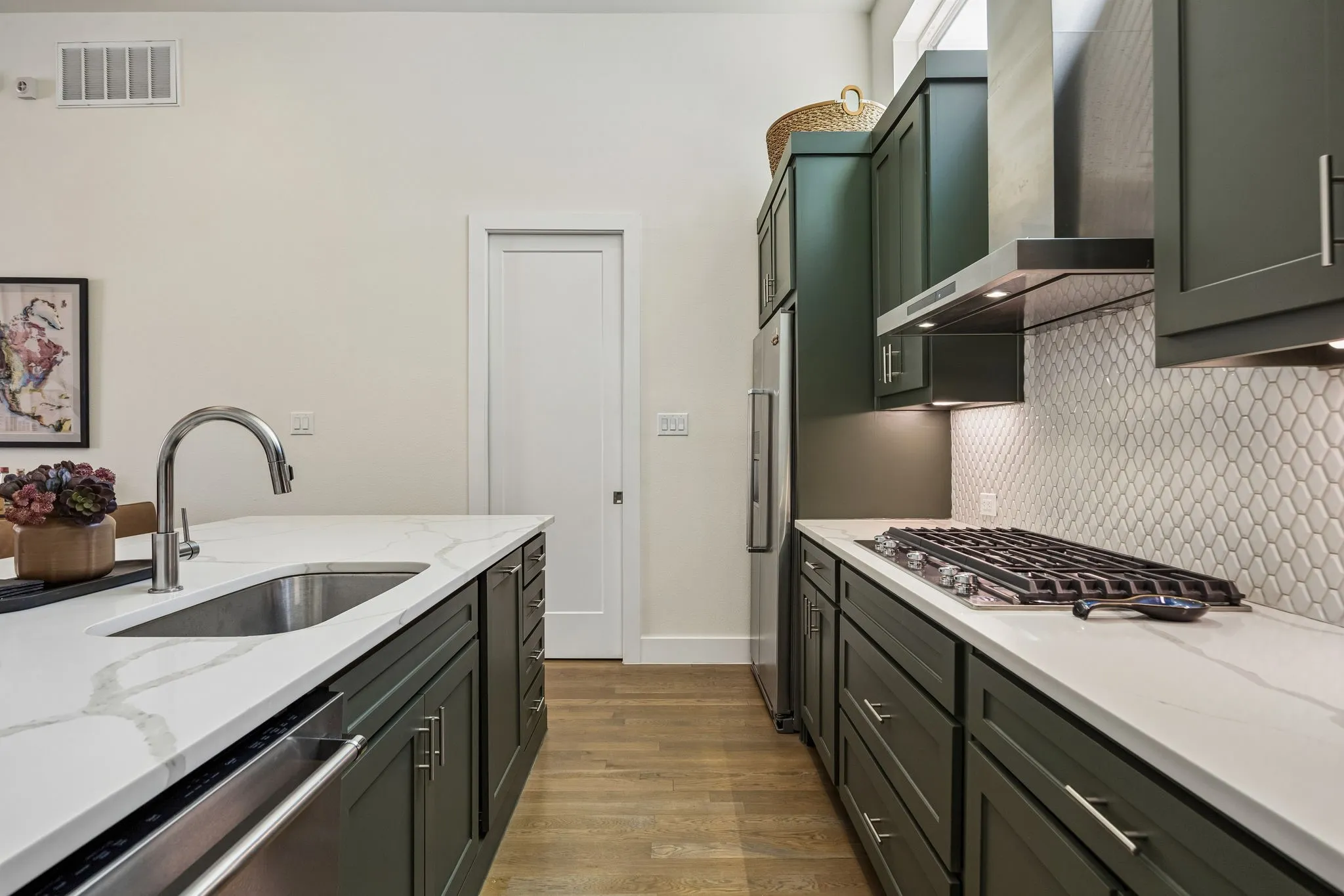 Condominium For Sale in Dallas County , 3200 Ross Avenue 37, Dallas, Texas 75204, 3 Bedroom, 4 Bathroom, 2 Garage spaces, 2,425 Sqft, built in 2017, mls#21356269, Real Estate Agent in Dallas, Homes For Sale in Dallas county, Homes For Sale in Dallas, Realtor in Dallas Texas, Real Estate Brokerage Independent Realty Texas, Luminita Cordes Realtor