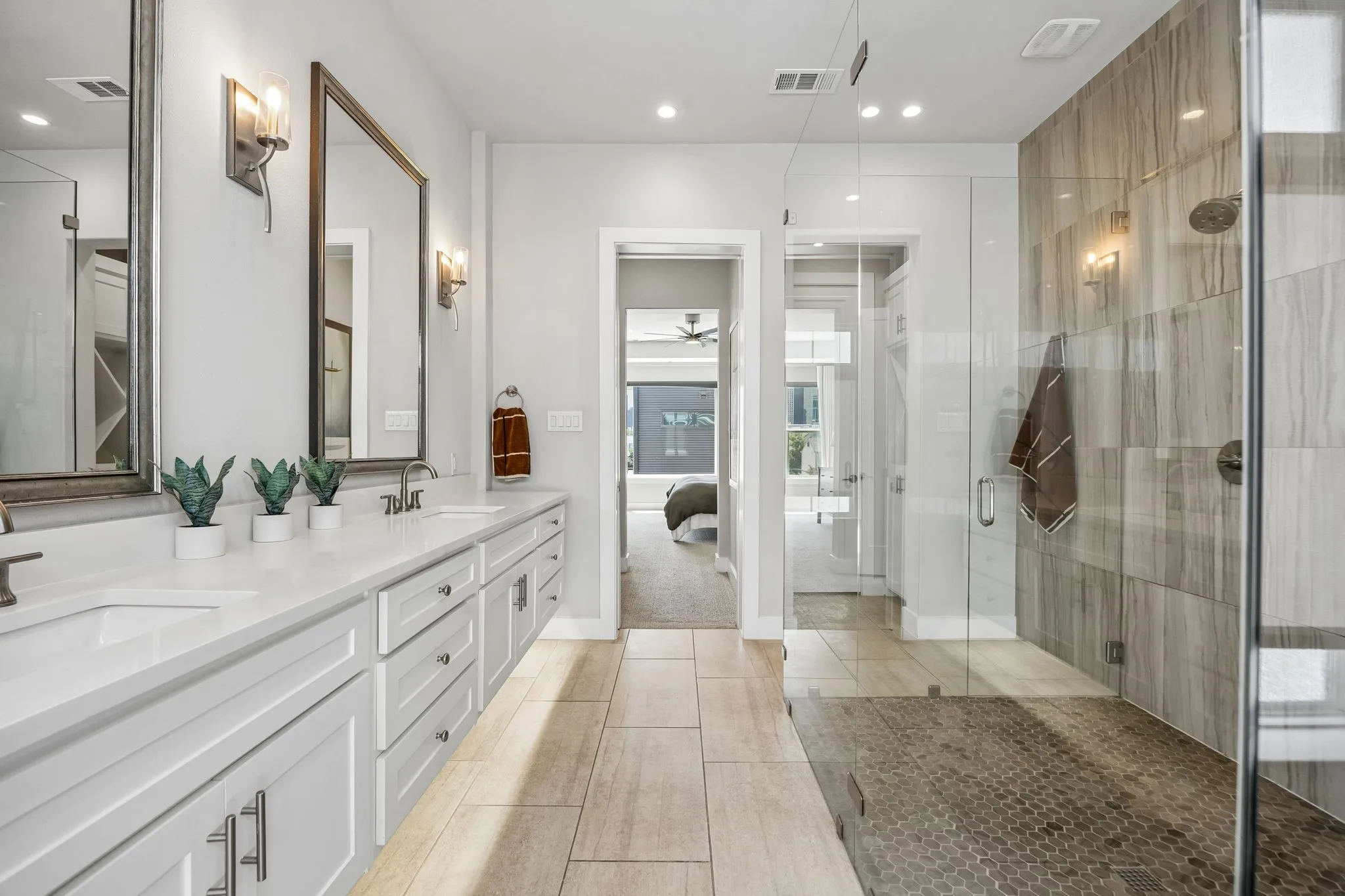 Condominium For Sale in Dallas County , 3200 Ross Avenue 37, Dallas, Texas 75204, 3 Bedroom, 4 Bathroom, 2 Garage spaces, 2,425 Sqft, built in 2017, mls#21356269, Real Estate Agent in Dallas, Homes For Sale in Dallas county, Homes For Sale in Dallas, Realtor in Dallas Texas, Real Estate Brokerage Independent Realty Texas, Luminita Cordes Realtor