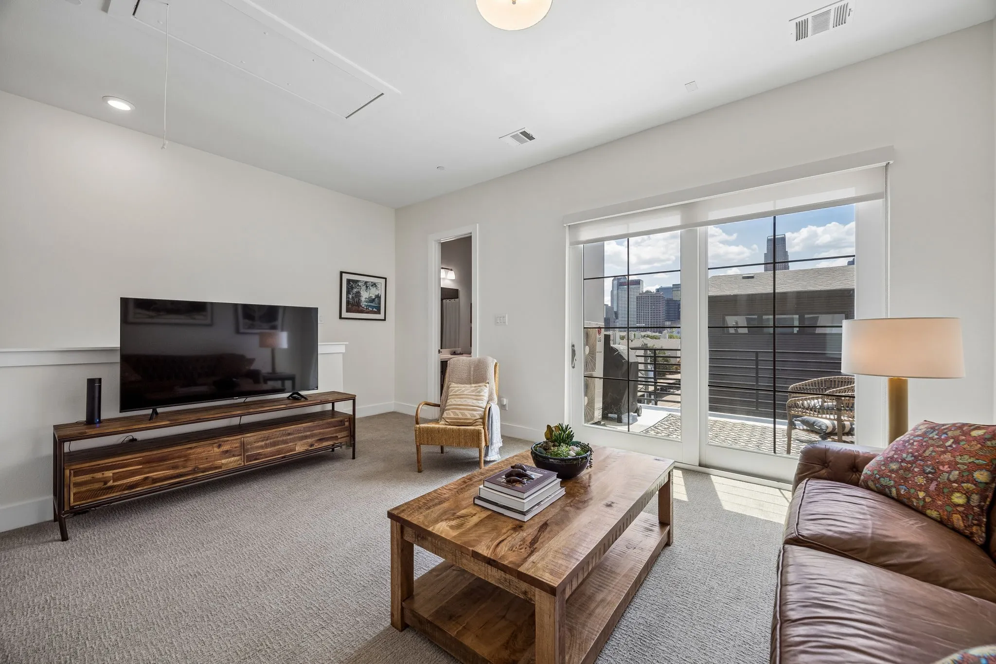 Condominium For Sale in Dallas County , 3200 Ross Avenue 37, Dallas, Texas 75204, 3 Bedroom, 4 Bathroom, 2 Garage spaces, 2,425 Sqft, built in 2017, mls#21356269, Real Estate Agent in Dallas, Homes For Sale in Dallas county, Homes For Sale in Dallas, Realtor in Dallas Texas, Real Estate Brokerage Independent Realty Texas, Luminita Cordes Realtor