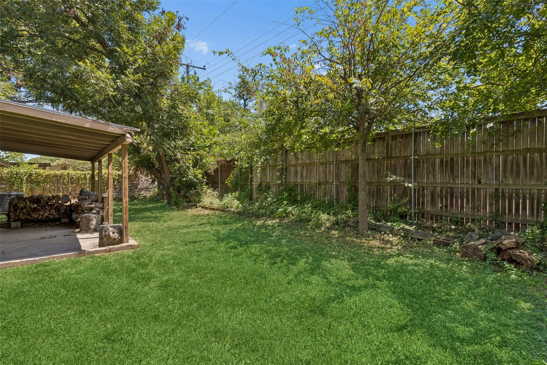 Single Family Residence For Sale in Tarrant County , 6153 Walla Avenue, Fort Worth, Texas 76133, 3 Bedroom, 2 Bathroom, 2 Garage spaces, 1,766 Sqft, built in 1964, mls#21359011, Real Estate Agent in Fort Worth, Homes For Sale in Tarrant county, Homes For Sale in Fort Worth, Realtor in Fort Worth Texas, Real Estate Brokerage Independent Realty Texas, Luminita Cordes Realtor