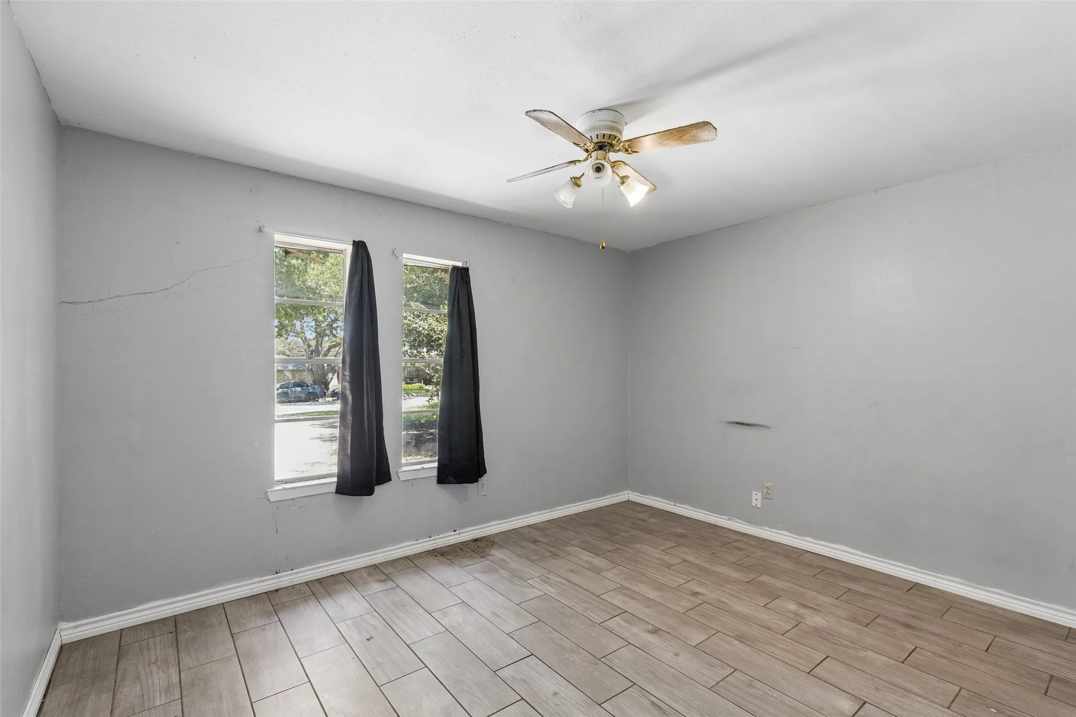Single Family Residence For Sale in Tarrant County , 6153 Walla Avenue, Fort Worth, Texas 76133, 3 Bedroom, 2 Bathroom, 2 Garage spaces, 1,766 Sqft, built in 1964, mls#21359011, Real Estate Agent in Fort Worth, Homes For Sale in Tarrant county, Homes For Sale in Fort Worth, Realtor in Fort Worth Texas, Real Estate Brokerage Independent Realty Texas, Luminita Cordes Realtor