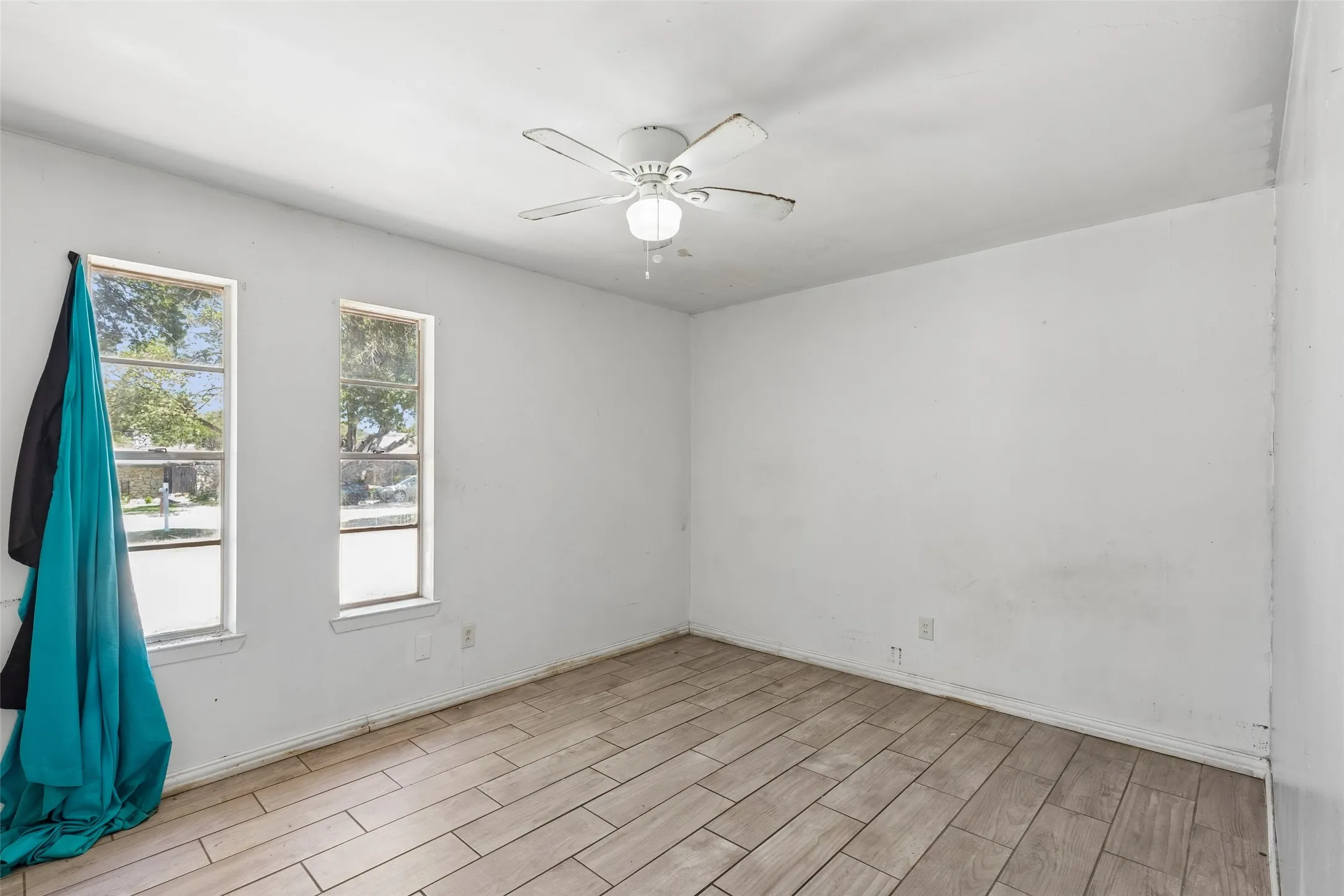 Single Family Residence For Sale in Tarrant County , 6153 Walla Avenue, Fort Worth, Texas 76133, 3 Bedroom, 2 Bathroom, 2 Garage spaces, 1,766 Sqft, built in 1964, mls#21359011, Real Estate Agent in Fort Worth, Homes For Sale in Tarrant county, Homes For Sale in Fort Worth, Realtor in Fort Worth Texas, Real Estate Brokerage Independent Realty Texas, Luminita Cordes Realtor