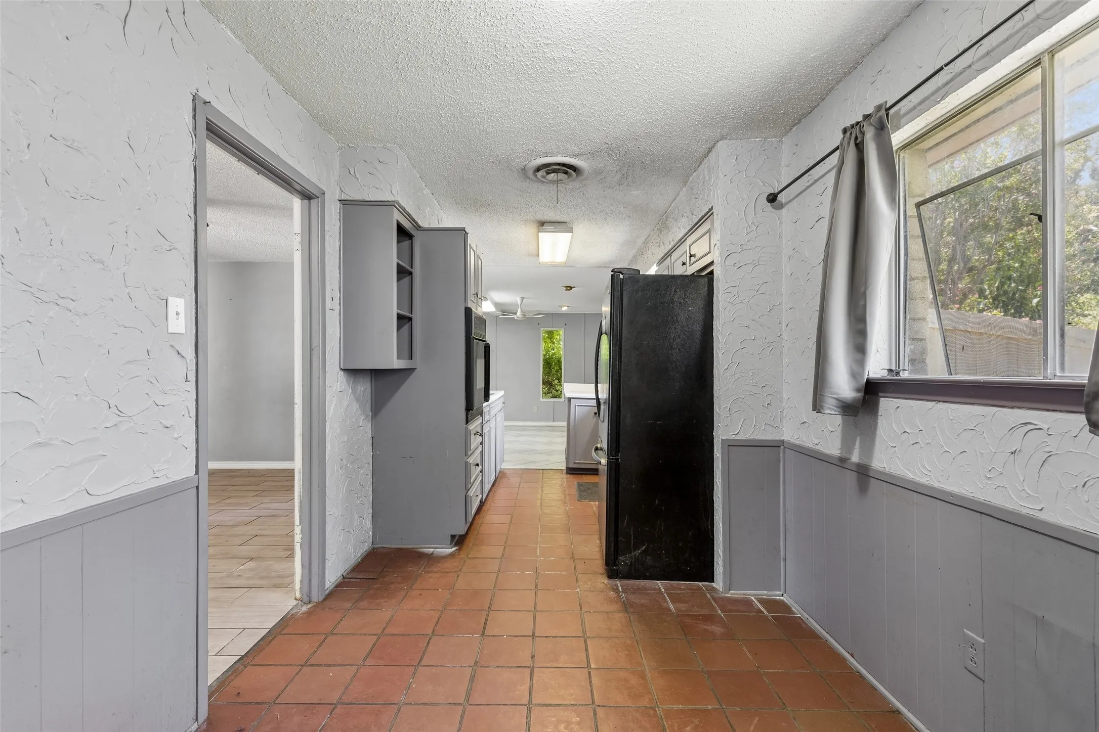 Single Family Residence For Sale in Tarrant County , 6153 Walla Avenue, Fort Worth, Texas 76133, 3 Bedroom, 2 Bathroom, 2 Garage spaces, 1,766 Sqft, built in 1964, mls#21359011, Real Estate Agent in Fort Worth, Homes For Sale in Tarrant county, Homes For Sale in Fort Worth, Realtor in Fort Worth Texas, Real Estate Brokerage Independent Realty Texas, Luminita Cordes Realtor