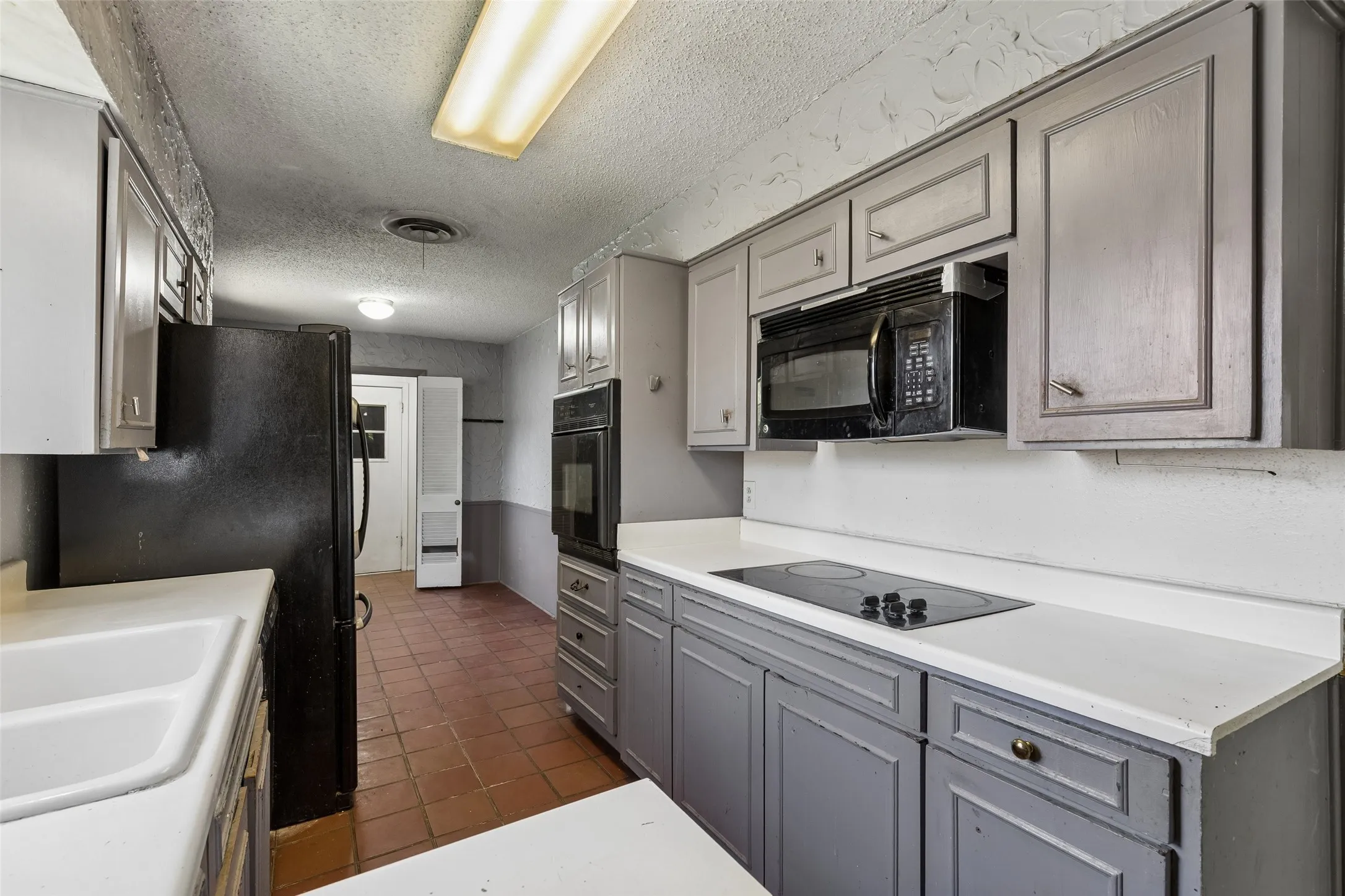 Single Family Residence For Sale in Tarrant County , 6153 Walla Avenue, Fort Worth, Texas 76133, 3 Bedroom, 2 Bathroom, 2 Garage spaces, 1,766 Sqft, built in 1964, mls#21359011, Real Estate Agent in Fort Worth, Homes For Sale in Tarrant county, Homes For Sale in Fort Worth, Realtor in Fort Worth Texas, Real Estate Brokerage Independent Realty Texas, Luminita Cordes Realtor