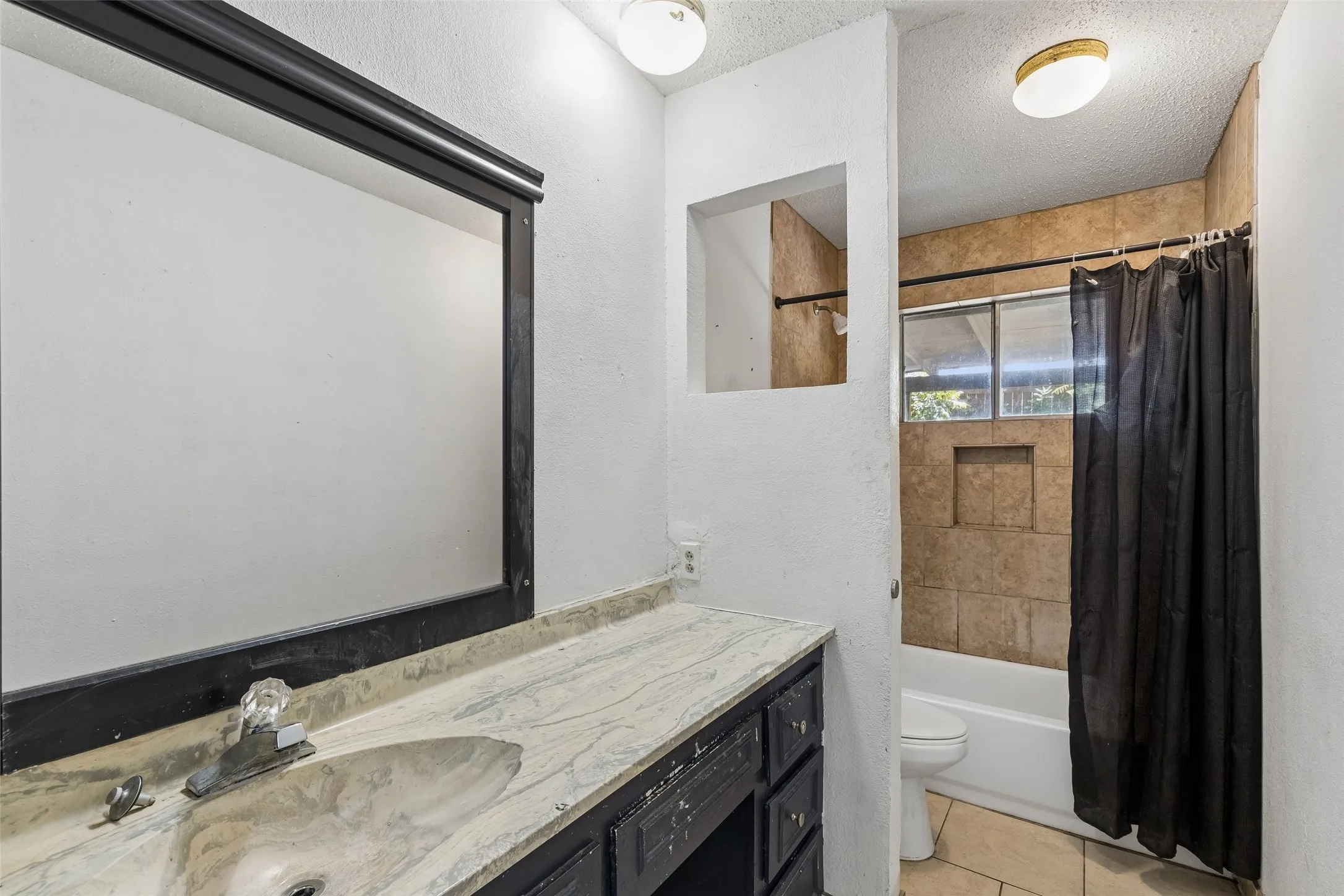 Single Family Residence For Sale in Tarrant County , 6153 Walla Avenue, Fort Worth, Texas 76133, 3 Bedroom, 2 Bathroom, 2 Garage spaces, 1,766 Sqft, built in 1964, mls#21359011, Real Estate Agent in Fort Worth, Homes For Sale in Tarrant county, Homes For Sale in Fort Worth, Realtor in Fort Worth Texas, Real Estate Brokerage Independent Realty Texas, Luminita Cordes Realtor