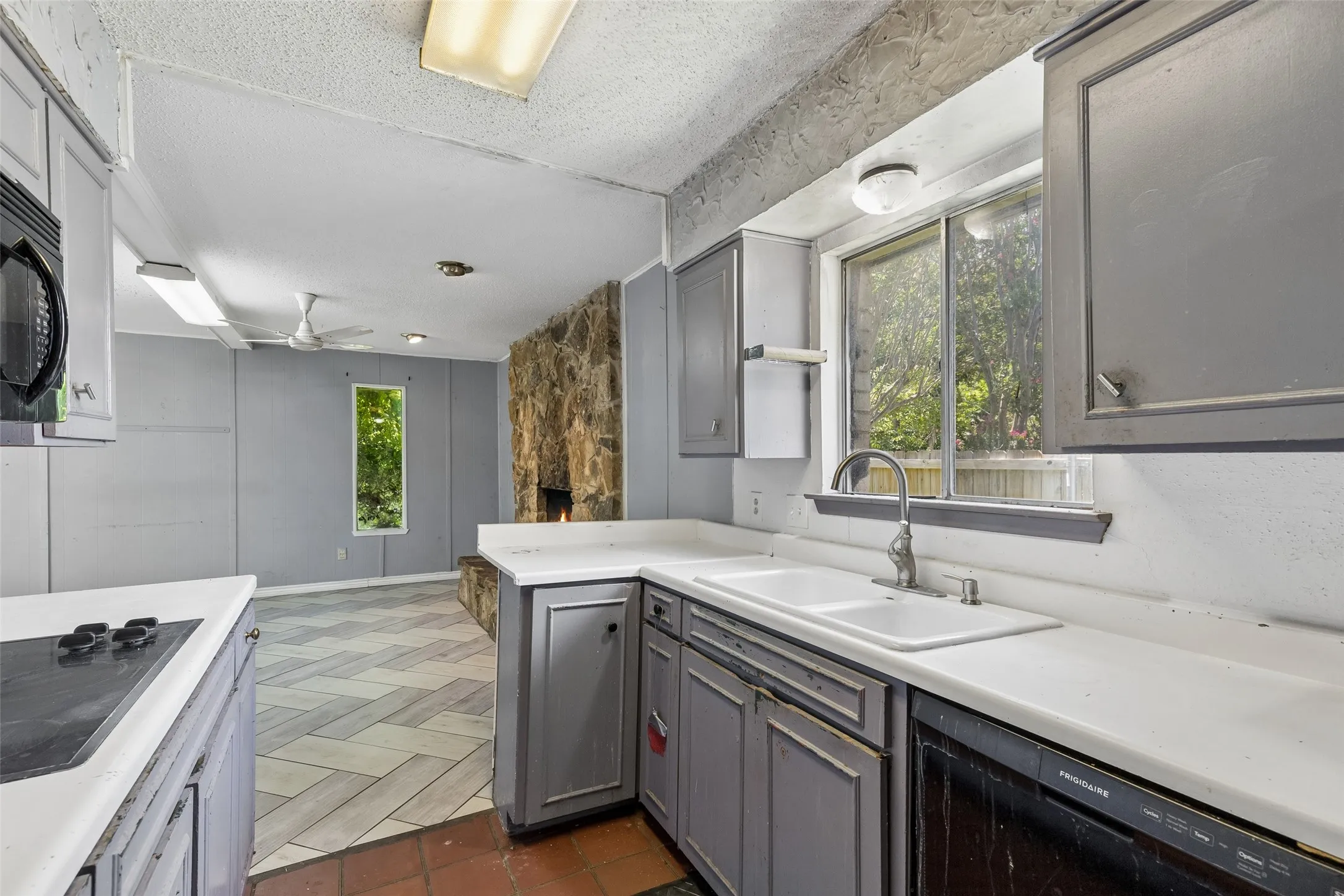 Single Family Residence For Sale in Tarrant County , 6153 Walla Avenue, Fort Worth, Texas 76133, 3 Bedroom, 2 Bathroom, 2 Garage spaces, 1,766 Sqft, built in 1964, mls#21359011, Real Estate Agent in Fort Worth, Homes For Sale in Tarrant county, Homes For Sale in Fort Worth, Realtor in Fort Worth Texas, Real Estate Brokerage Independent Realty Texas, Luminita Cordes Realtor