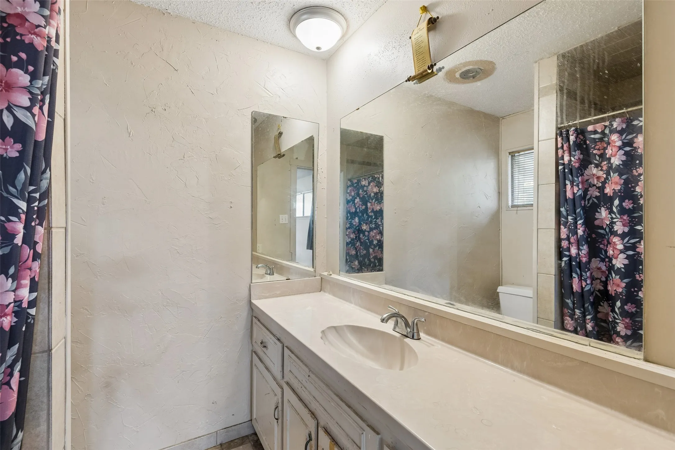 Single Family Residence For Sale in Tarrant County , 6153 Walla Avenue, Fort Worth, Texas 76133, 3 Bedroom, 2 Bathroom, 2 Garage spaces, 1,766 Sqft, built in 1964, mls#21359011, Real Estate Agent in Fort Worth, Homes For Sale in Tarrant county, Homes For Sale in Fort Worth, Realtor in Fort Worth Texas, Real Estate Brokerage Independent Realty Texas, Luminita Cordes Realtor