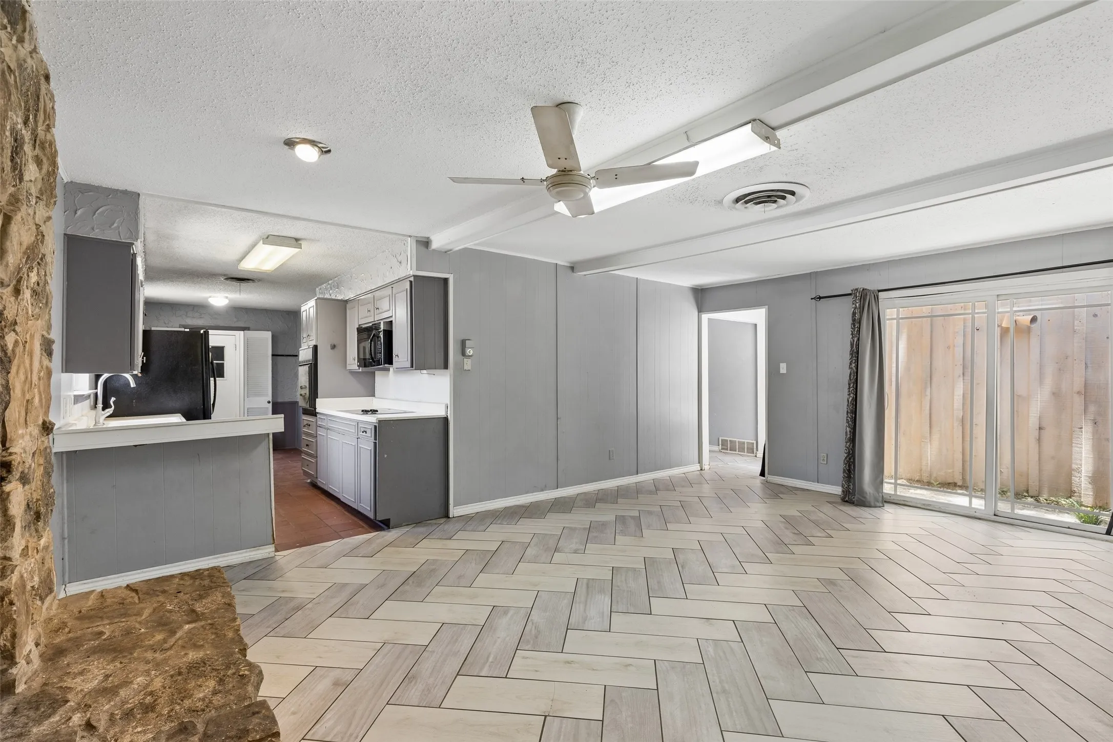 Single Family Residence For Sale in Tarrant County , 6153 Walla Avenue, Fort Worth, Texas 76133, 3 Bedroom, 2 Bathroom, 2 Garage spaces, 1,766 Sqft, built in 1964, mls#21359011, Real Estate Agent in Fort Worth, Homes For Sale in Tarrant county, Homes For Sale in Fort Worth, Realtor in Fort Worth Texas, Real Estate Brokerage Independent Realty Texas, Luminita Cordes Realtor