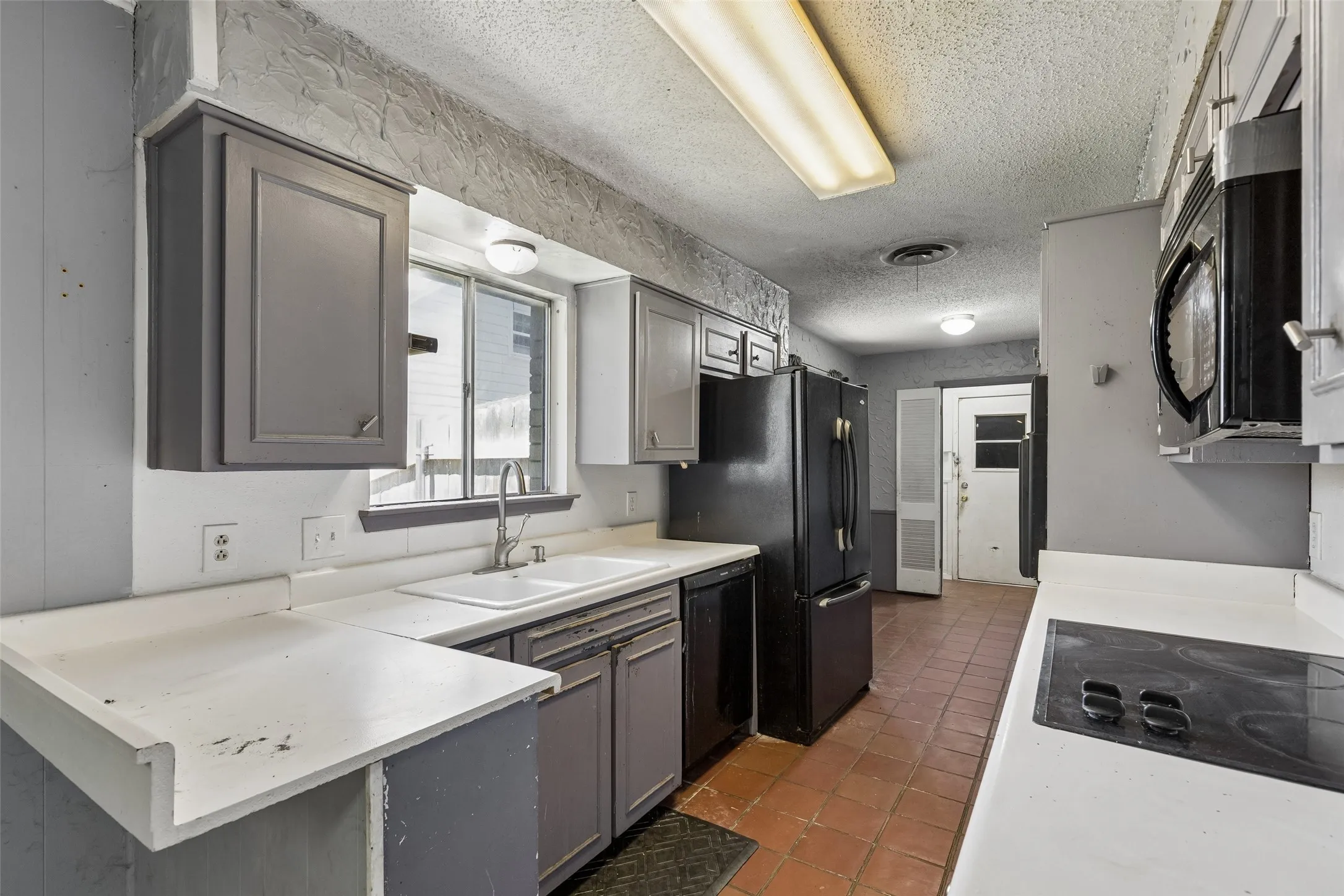 Single Family Residence For Sale in Tarrant County , 6153 Walla Avenue, Fort Worth, Texas 76133, 3 Bedroom, 2 Bathroom, 2 Garage spaces, 1,766 Sqft, built in 1964, mls#21359011, Real Estate Agent in Fort Worth, Homes For Sale in Tarrant county, Homes For Sale in Fort Worth, Realtor in Fort Worth Texas, Real Estate Brokerage Independent Realty Texas, Luminita Cordes Realtor