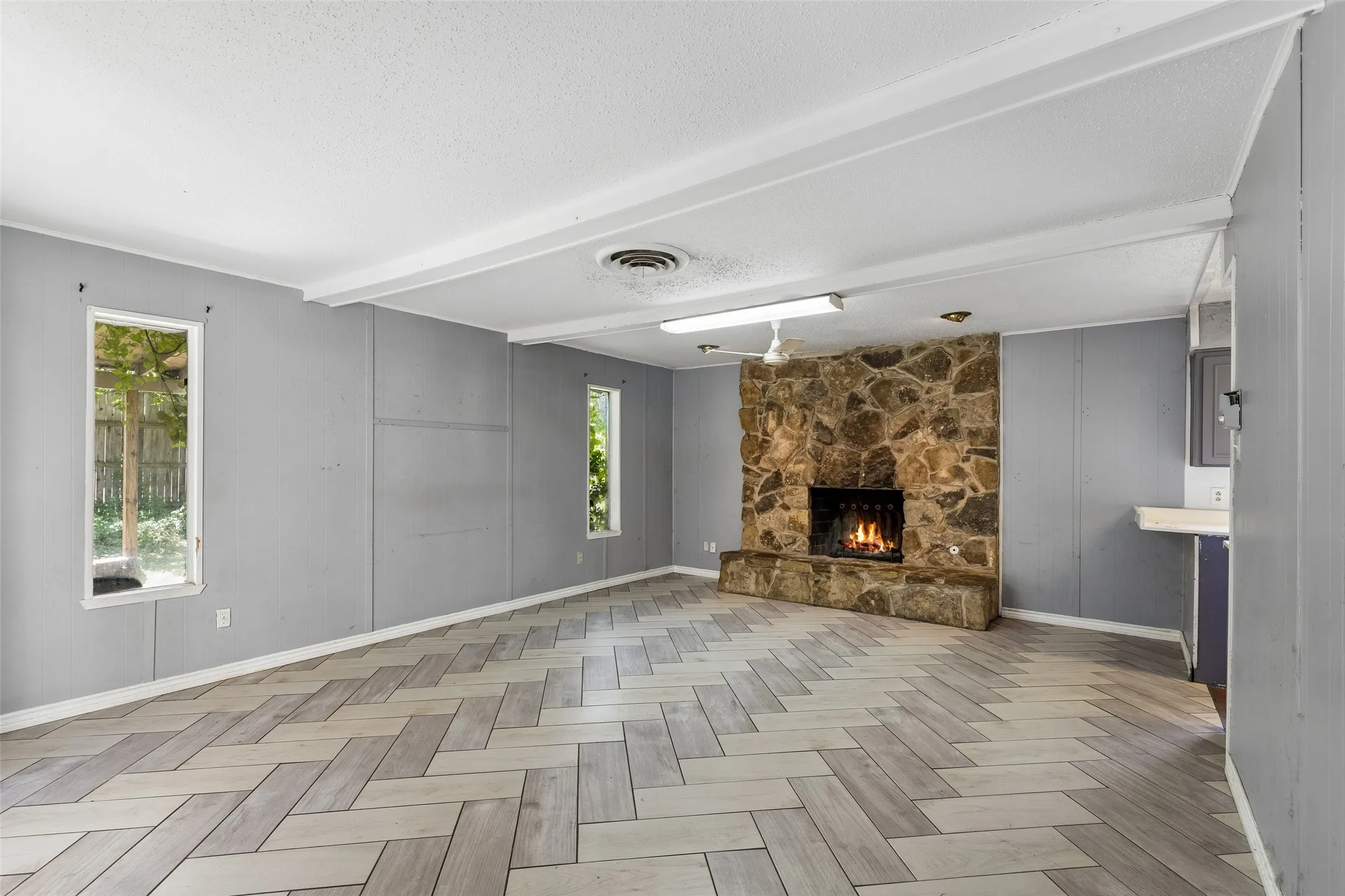 Single Family Residence For Sale in Tarrant County , 6153 Walla Avenue, Fort Worth, Texas 76133, 3 Bedroom, 2 Bathroom, 2 Garage spaces, 1,766 Sqft, built in 1964, mls#21359011, Real Estate Agent in Fort Worth, Homes For Sale in Tarrant county, Homes For Sale in Fort Worth, Realtor in Fort Worth Texas, Real Estate Brokerage Independent Realty Texas, Luminita Cordes Realtor