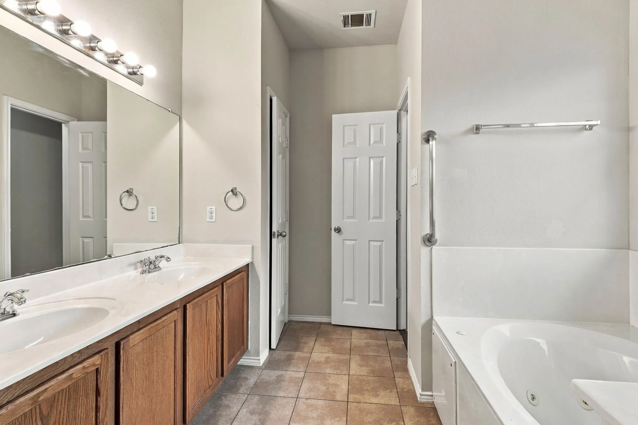 Single Family Residence For Sale in Travis County , 20121 Harrier Flight Trail, Pflugerville, Texas 78660, 4 Bedroom, 2 Bathroom, 2 Garage spaces, 1,936 Sqft, built in 2008, mls#21358955, Real Estate Agent in Pflugerville, Homes For Sale in Travis county, Homes For Sale in Pflugerville, Realtor in Pflugerville Texas, Real Estate Brokerage Independent Realty Texas, Luminita Cordes Realtor