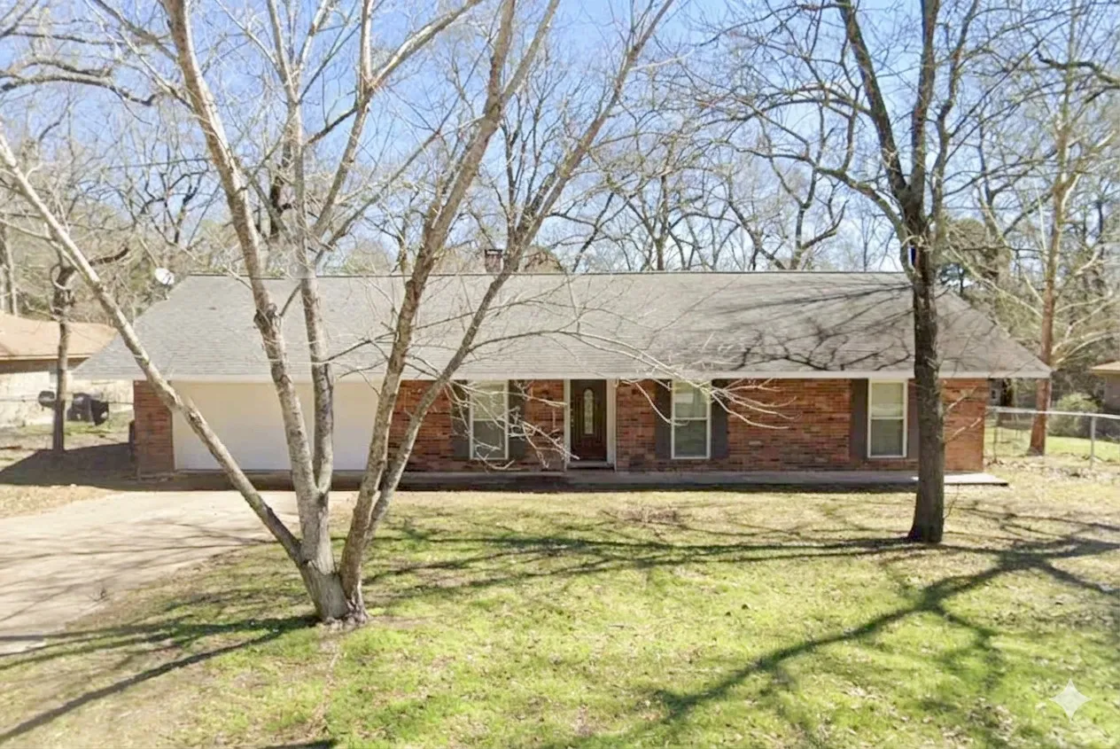 Single Family Residence For Sale in Walker County , 3649 Youpon Street, Huntsville, Texas 77340, 3 Bedroom, 2 Bathroom, 2 Garage spaces, 1,661 Sqft, built in 1977, mls#21358952, Real Estate Agent in Huntsville, Homes For Sale in Walker county, Homes For Sale in Huntsville, Realtor in Huntsville Texas, Real Estate Brokerage Independent Realty Texas, Luminita Cordes Realtor
