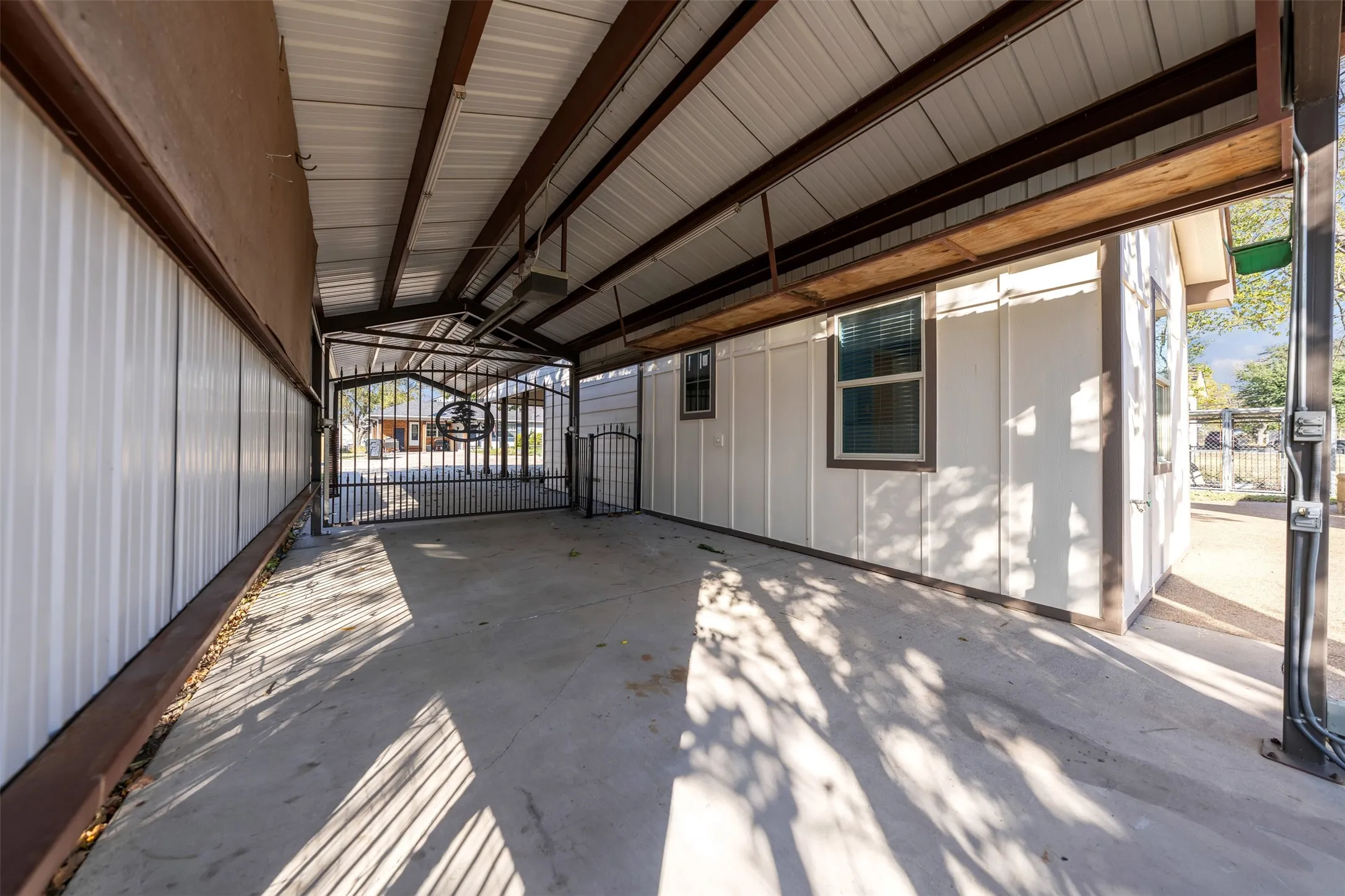 Single Family Residence For Sale in Hunt County , 2618 Horne Circle, Caddo Mills, Texas 75135, 3 Bedroom, 2 Bathroom, Garage spaces, 1,800 Sqft, built in 1980, mls#21359004, Real Estate Agent in Caddo Mills, Homes For Sale in Hunt county, Homes For Sale in Caddo Mills, Realtor in Caddo Mills Texas, Real Estate Brokerage Independent Realty Texas, Luminita Cordes Realtor