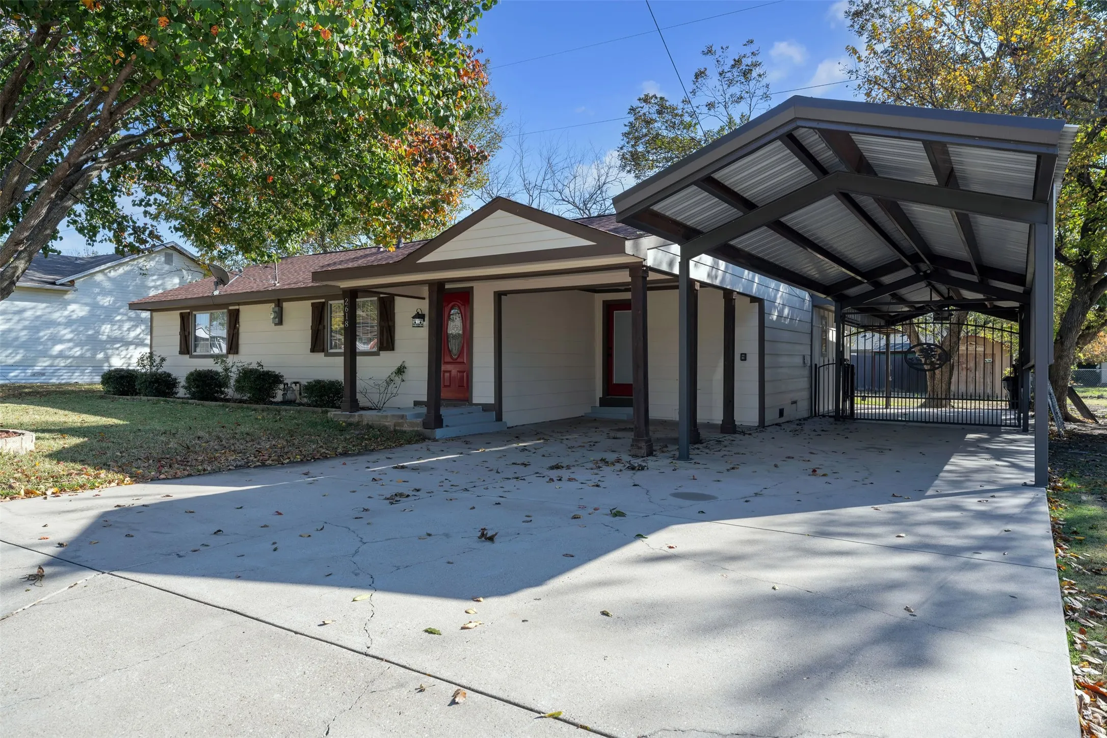 Single Family Residence For Sale in Hunt County , 2618 Horne Circle, Caddo Mills, Texas 75135, 3 Bedroom, 2 Bathroom, Garage spaces, 1,800 Sqft, built in 1980, mls#21359004, Real Estate Agent in Caddo Mills, Homes For Sale in Hunt county, Homes For Sale in Caddo Mills, Realtor in Caddo Mills Texas, Real Estate Brokerage Independent Realty Texas, Luminita Cordes Realtor