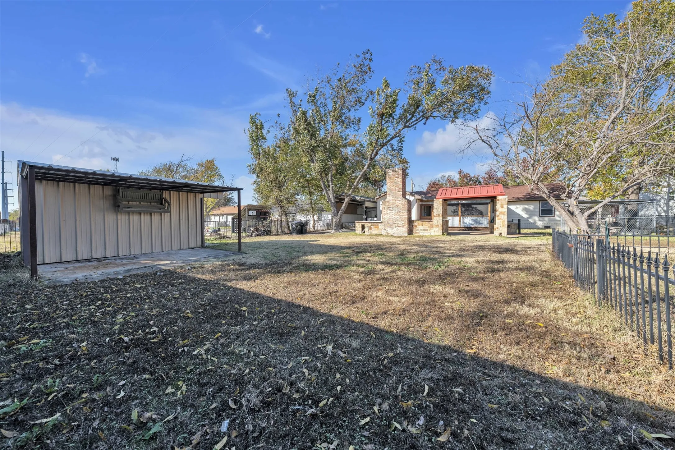 Single Family Residence For Sale in Hunt County , 2618 Horne Circle, Caddo Mills, Texas 75135, 3 Bedroom, 2 Bathroom, Garage spaces, 1,800 Sqft, built in 1980, mls#21359004, Real Estate Agent in Caddo Mills, Homes For Sale in Hunt county, Homes For Sale in Caddo Mills, Realtor in Caddo Mills Texas, Real Estate Brokerage Independent Realty Texas, Luminita Cordes Realtor