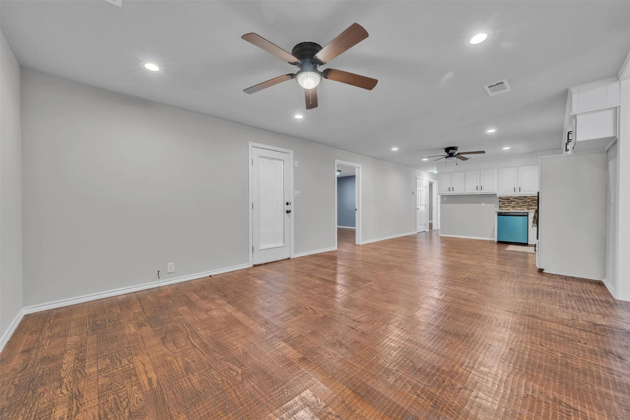 Single Family Residence For Sale in Hunt County , 2618 Horne Circle, Caddo Mills, Texas 75135, 3 Bedroom, 2 Bathroom, Garage spaces, 1,800 Sqft, built in 1980, mls#21359004, Real Estate Agent in Caddo Mills, Homes For Sale in Hunt county, Homes For Sale in Caddo Mills, Realtor in Caddo Mills Texas, Real Estate Brokerage Independent Realty Texas, Luminita Cordes Realtor