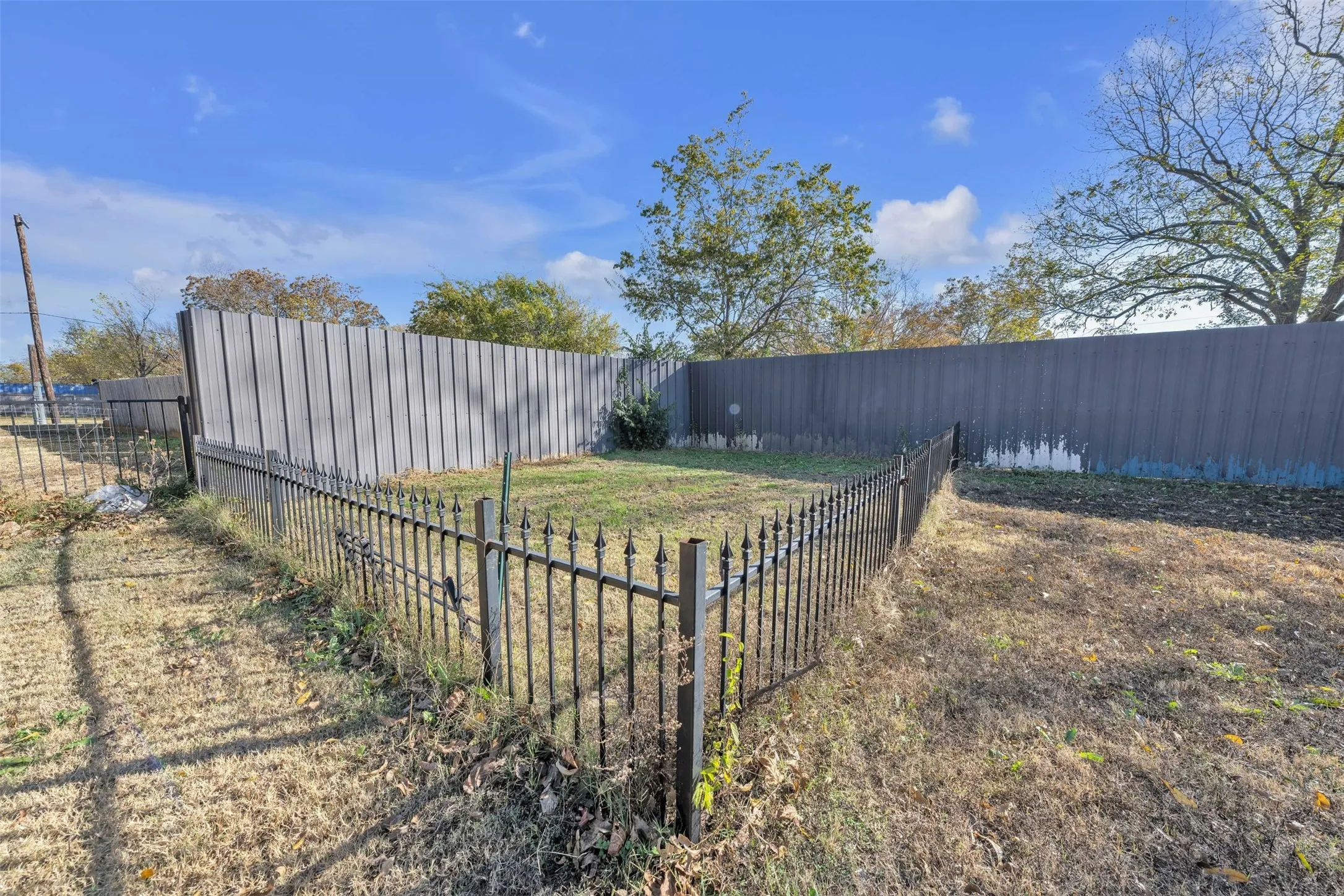 Single Family Residence For Sale in Hunt County , 2618 Horne Circle, Caddo Mills, Texas 75135, 3 Bedroom, 2 Bathroom, Garage spaces, 1,800 Sqft, built in 1980, mls#21359004, Real Estate Agent in Caddo Mills, Homes For Sale in Hunt county, Homes For Sale in Caddo Mills, Realtor in Caddo Mills Texas, Real Estate Brokerage Independent Realty Texas, Luminita Cordes Realtor