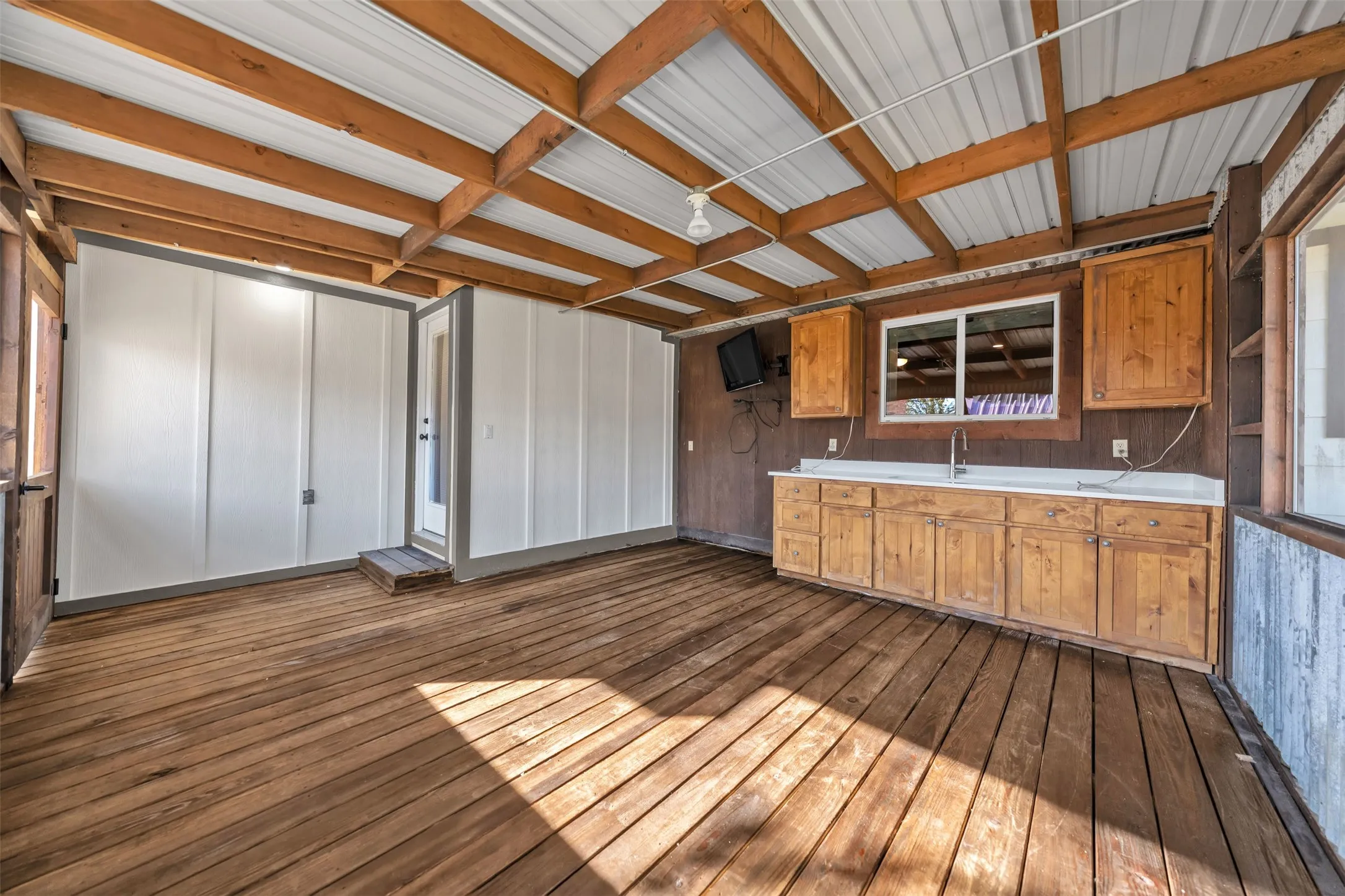Single Family Residence For Sale in Hunt County , 2618 Horne Circle, Caddo Mills, Texas 75135, 3 Bedroom, 2 Bathroom, Garage spaces, 1,800 Sqft, built in 1980, mls#21359004, Real Estate Agent in Caddo Mills, Homes For Sale in Hunt county, Homes For Sale in Caddo Mills, Realtor in Caddo Mills Texas, Real Estate Brokerage Independent Realty Texas, Luminita Cordes Realtor