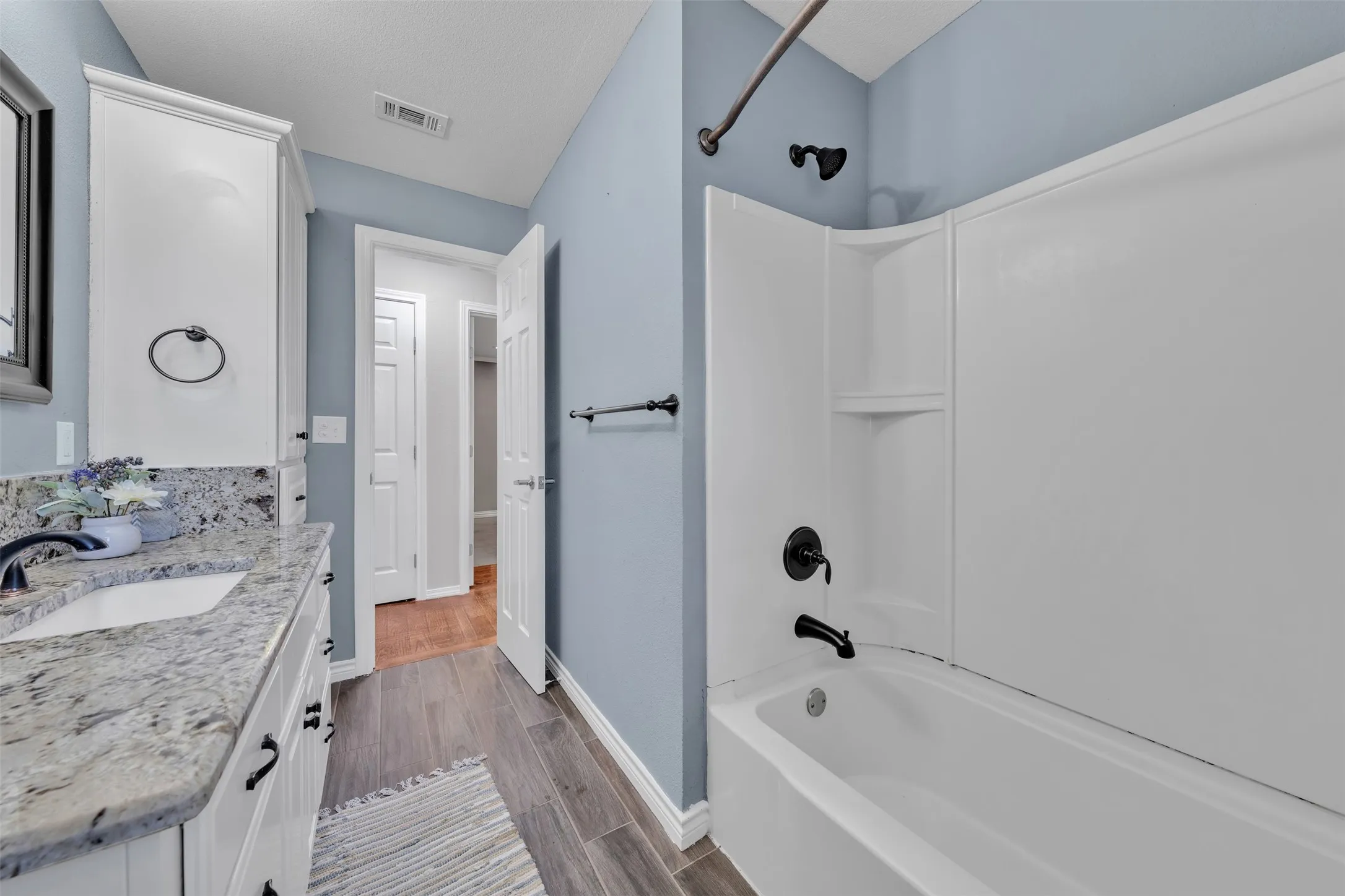 Single Family Residence For Sale in Hunt County , 2618 Horne Circle, Caddo Mills, Texas 75135, 3 Bedroom, 2 Bathroom, Garage spaces, 1,800 Sqft, built in 1980, mls#21359004, Real Estate Agent in Caddo Mills, Homes For Sale in Hunt county, Homes For Sale in Caddo Mills, Realtor in Caddo Mills Texas, Real Estate Brokerage Independent Realty Texas, Luminita Cordes Realtor