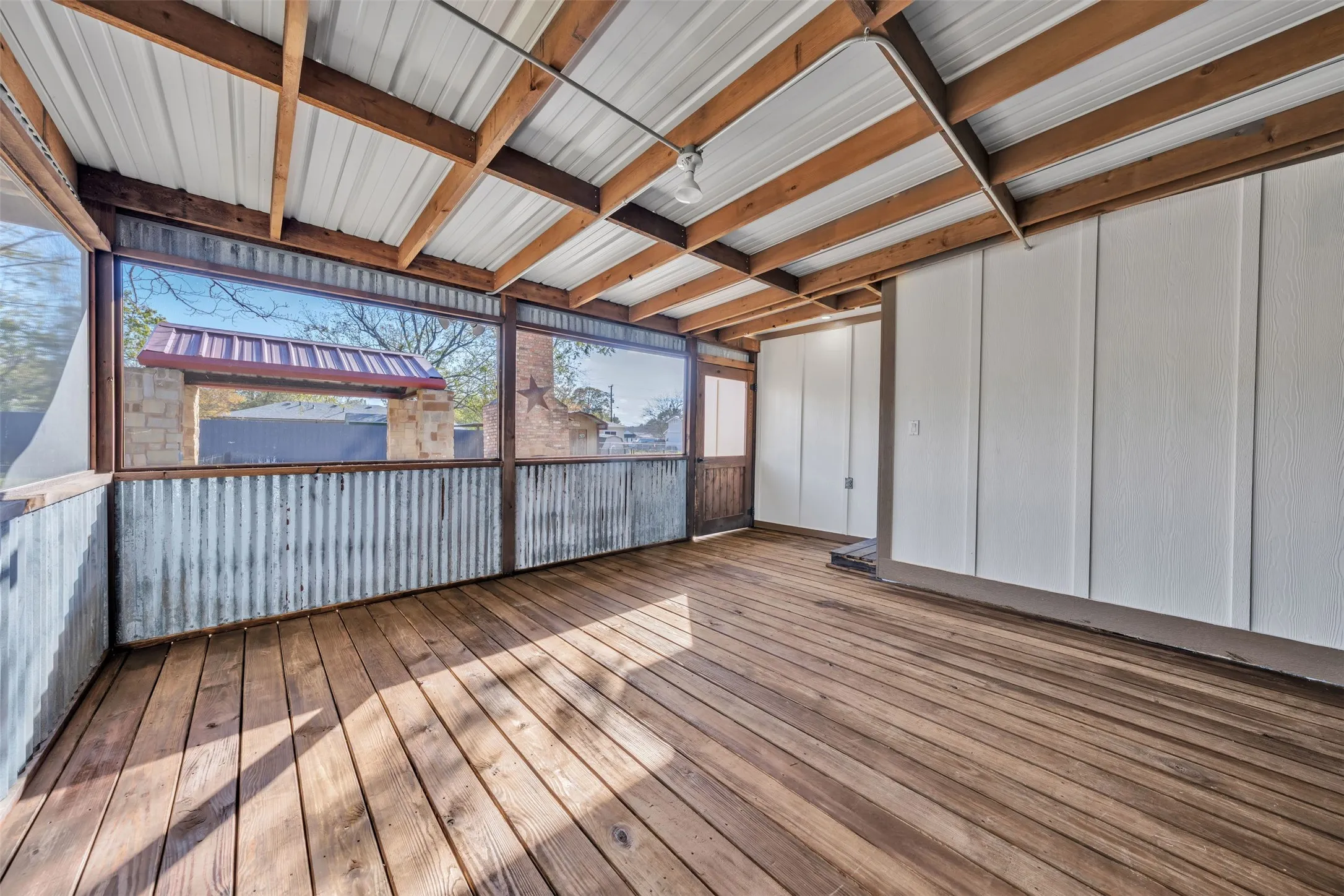 Single Family Residence For Sale in Hunt County , 2618 Horne Circle, Caddo Mills, Texas 75135, 3 Bedroom, 2 Bathroom, Garage spaces, 1,800 Sqft, built in 1980, mls#21359004, Real Estate Agent in Caddo Mills, Homes For Sale in Hunt county, Homes For Sale in Caddo Mills, Realtor in Caddo Mills Texas, Real Estate Brokerage Independent Realty Texas, Luminita Cordes Realtor
