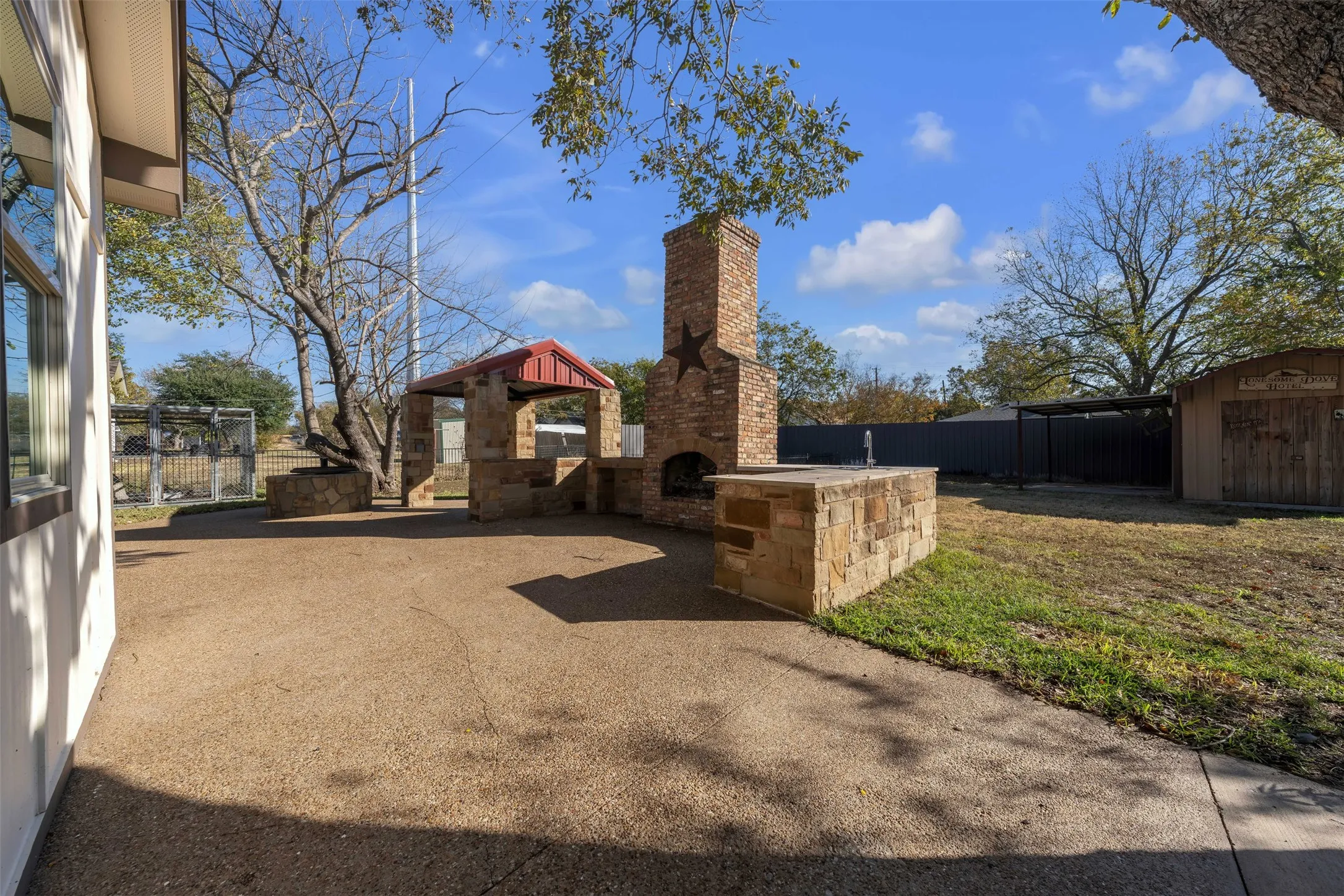 Single Family Residence For Sale in Hunt County , 2618 Horne Circle, Caddo Mills, Texas 75135, 3 Bedroom, 2 Bathroom, Garage spaces, 1,800 Sqft, built in 1980, mls#21359004, Real Estate Agent in Caddo Mills, Homes For Sale in Hunt county, Homes For Sale in Caddo Mills, Realtor in Caddo Mills Texas, Real Estate Brokerage Independent Realty Texas, Luminita Cordes Realtor